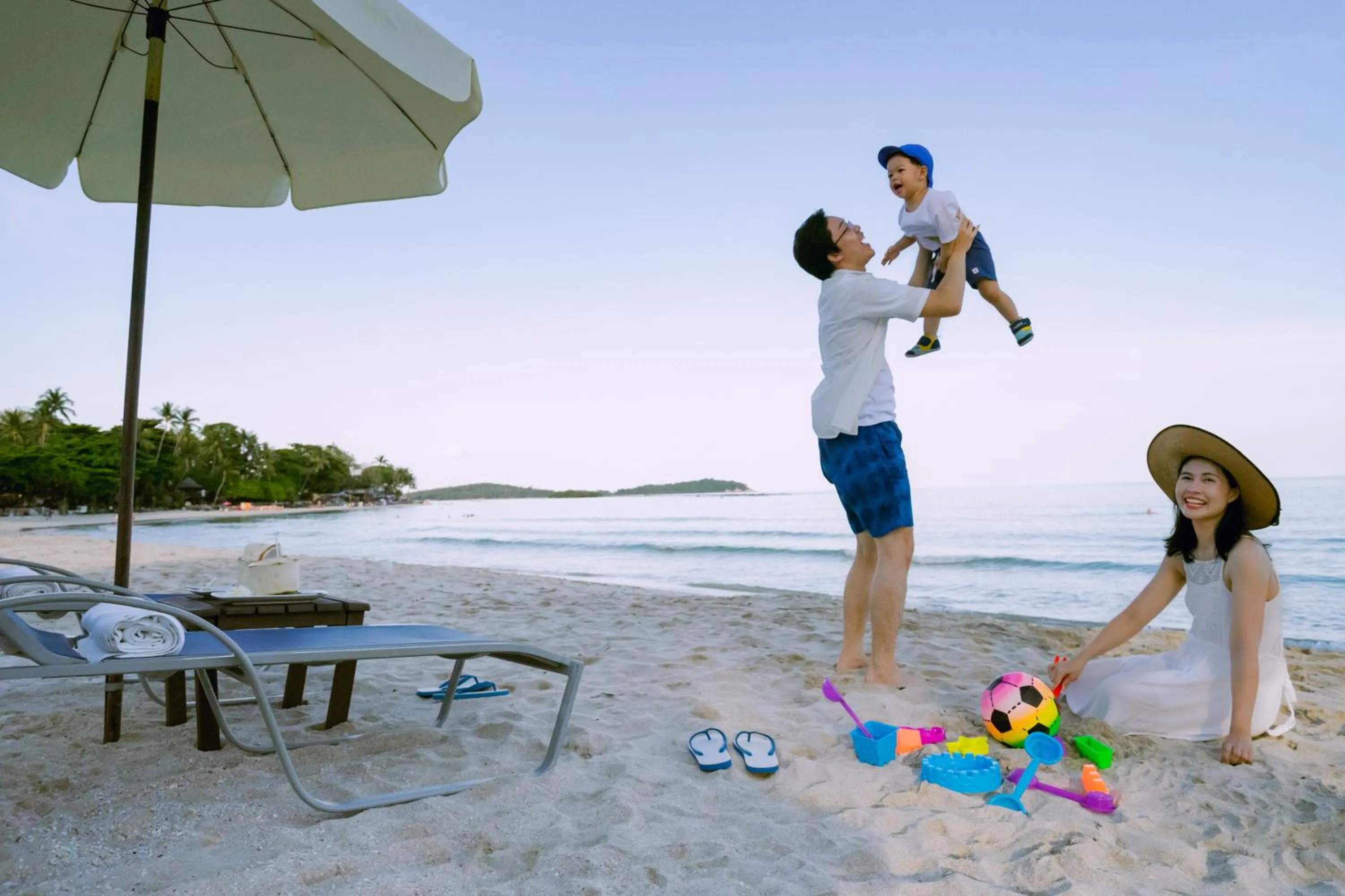 People in Chawengburi Resort