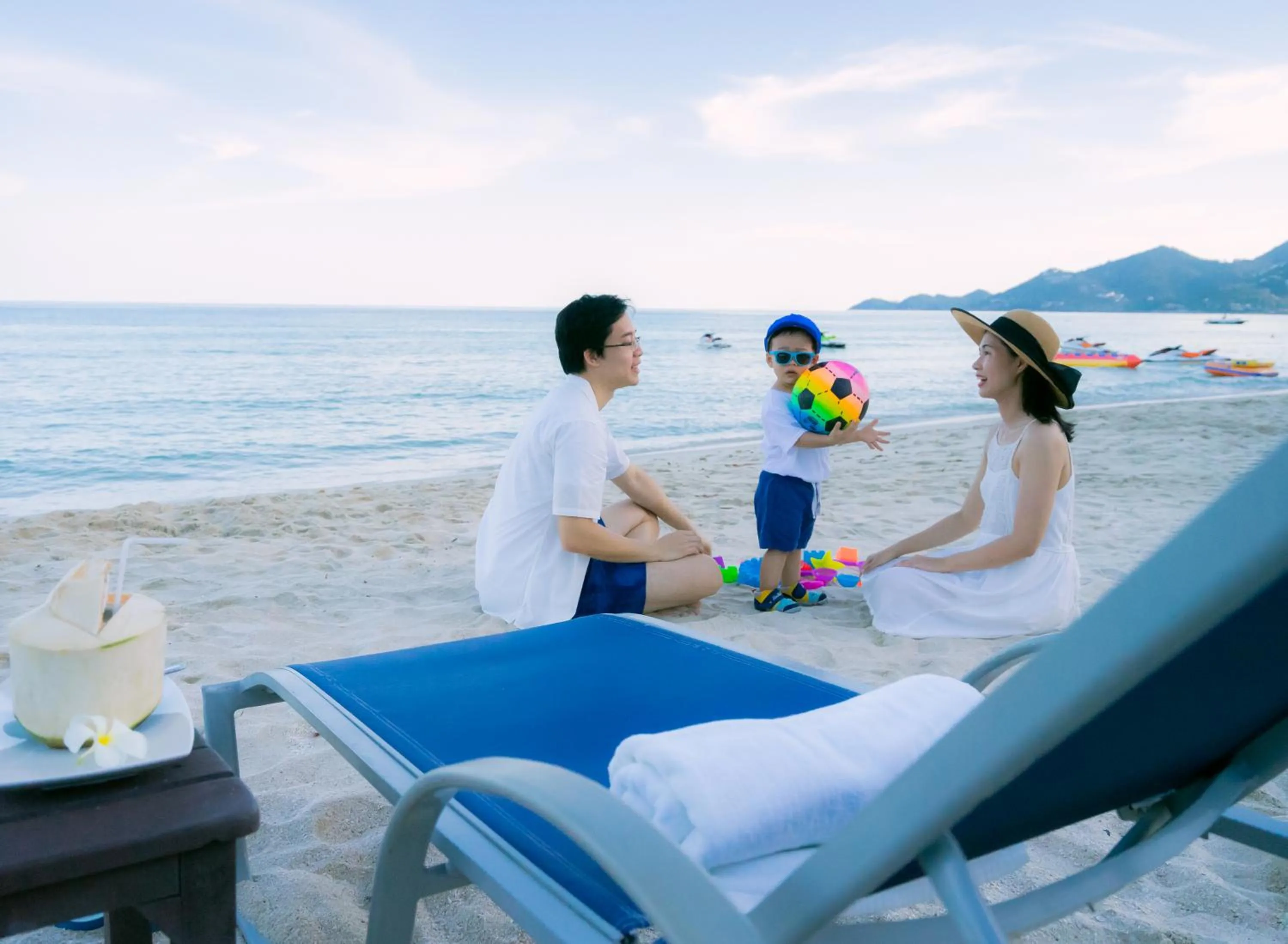 People in Chawengburi Resort