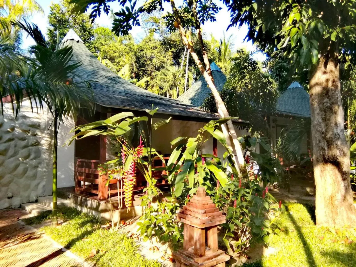 Property building, Garden in Chawengburi Resort