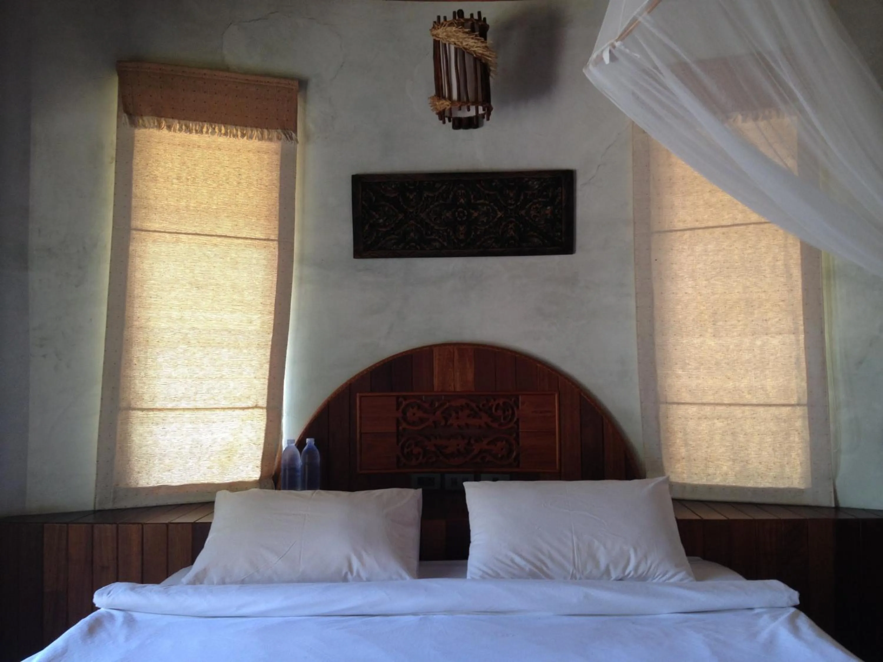 Bed in Malibu Beach Bungalows