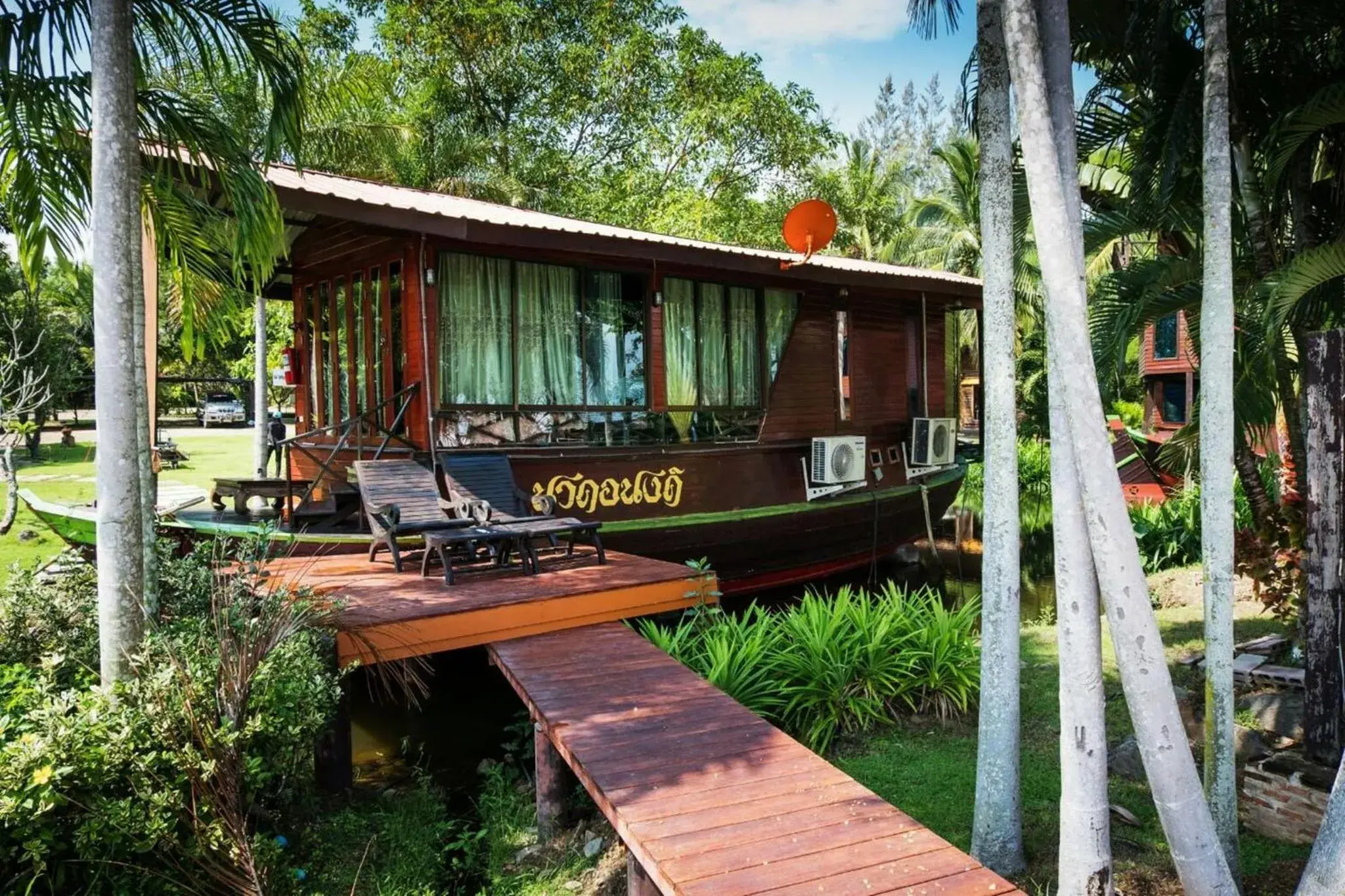 Suite with Lake View in Kaengkrachan Boathouse Paradise Resort Suite with Lake View in Kaengkrachan Boathouse Paradise Resort