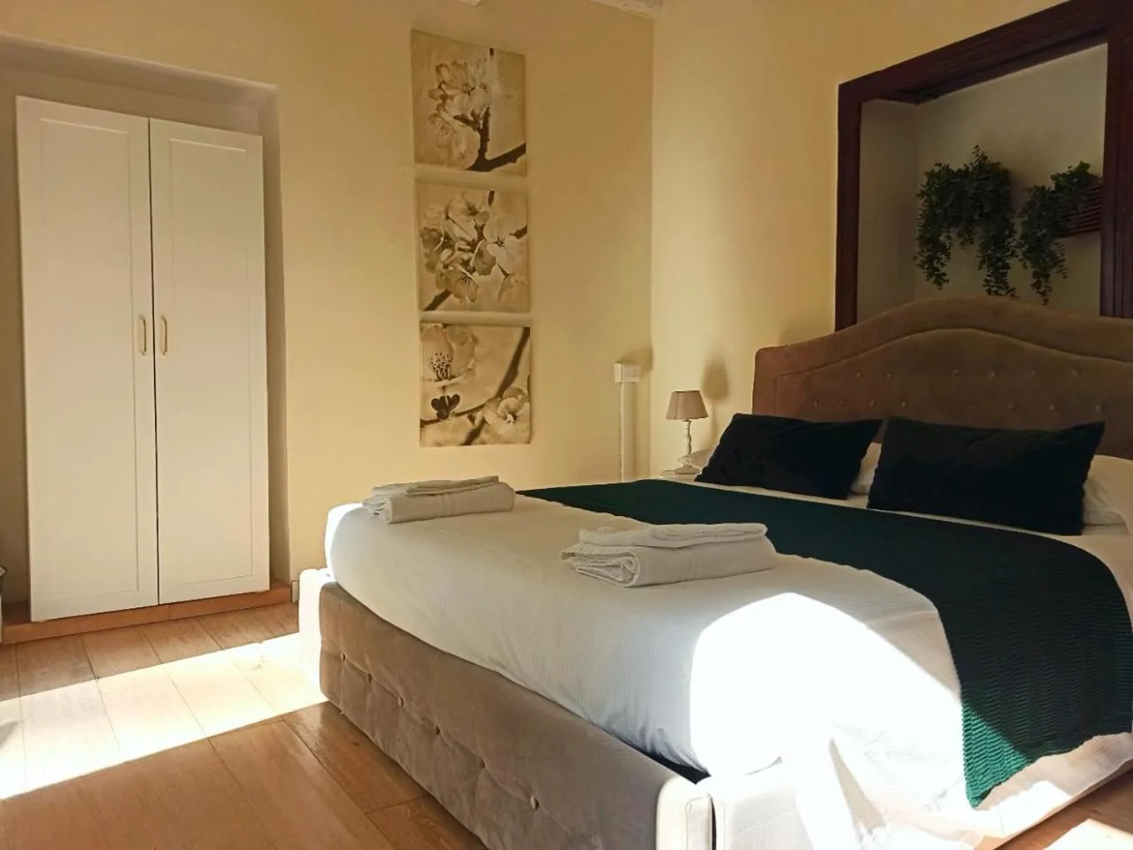 Bedroom, Bed in Essentia Guest House