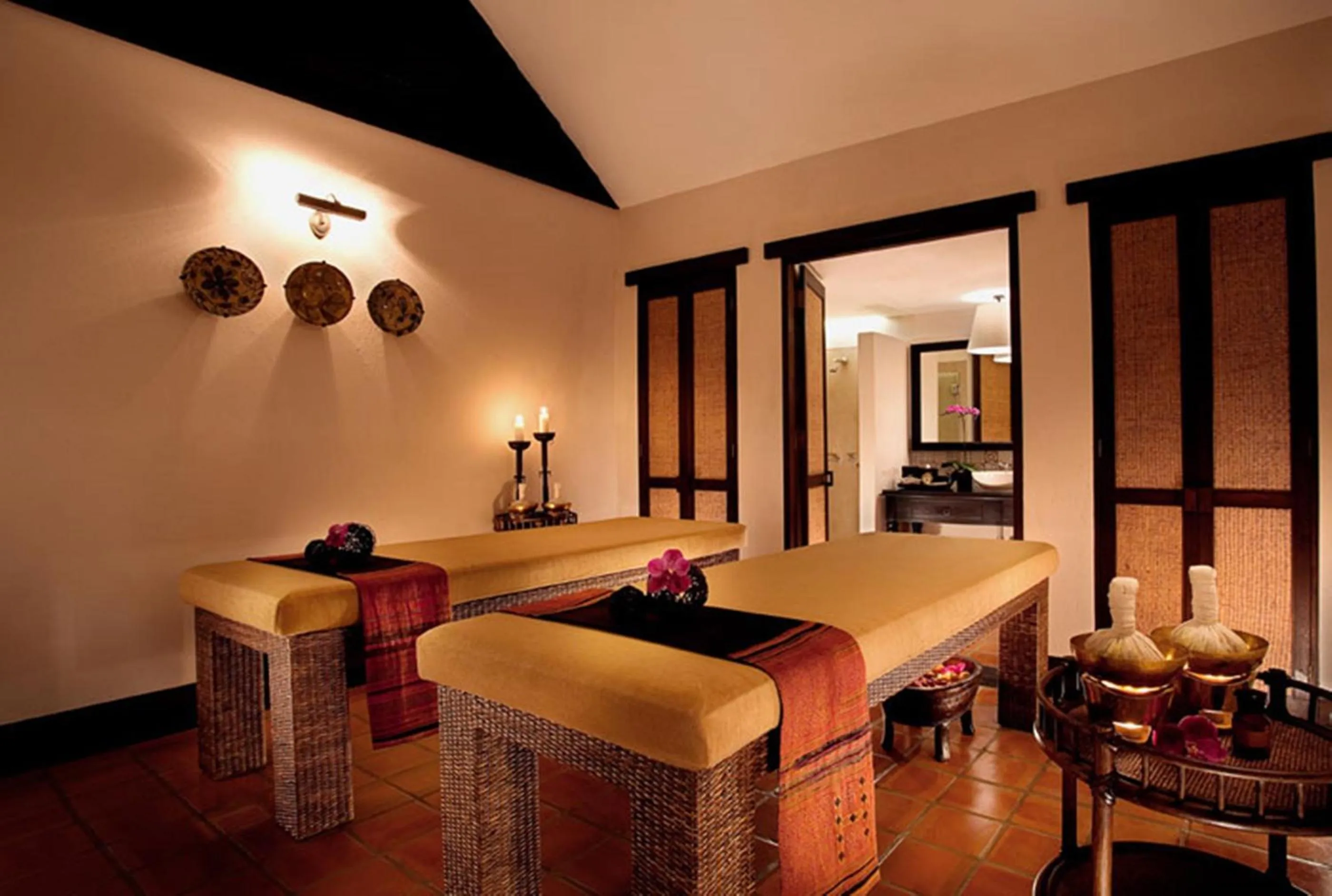 Massage in Tamarind Village