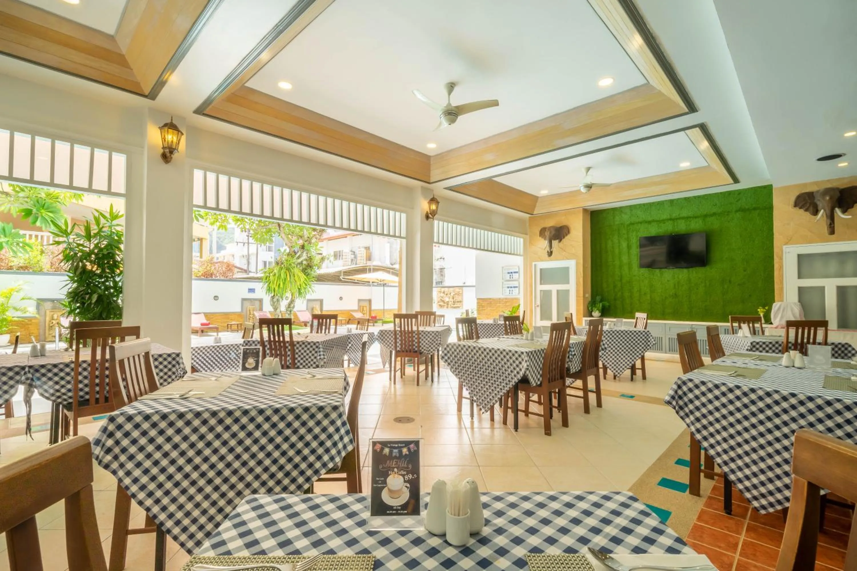 Restaurant/places to eat in La Vintage Resort - Patong, Phuket