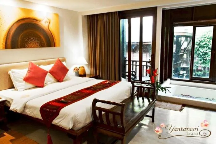 Bed in Yantarasri Resort