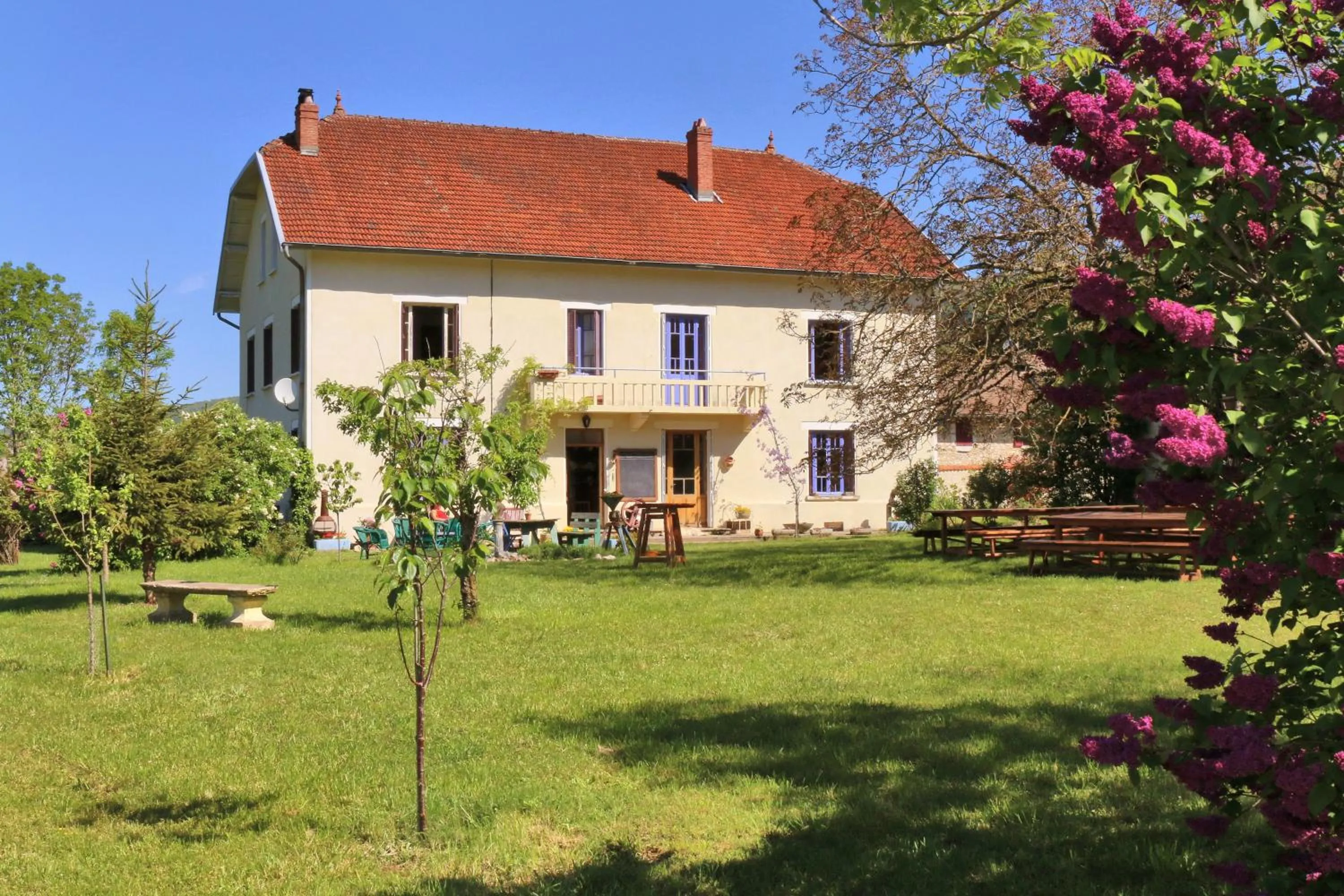 Property building in Goute la vie