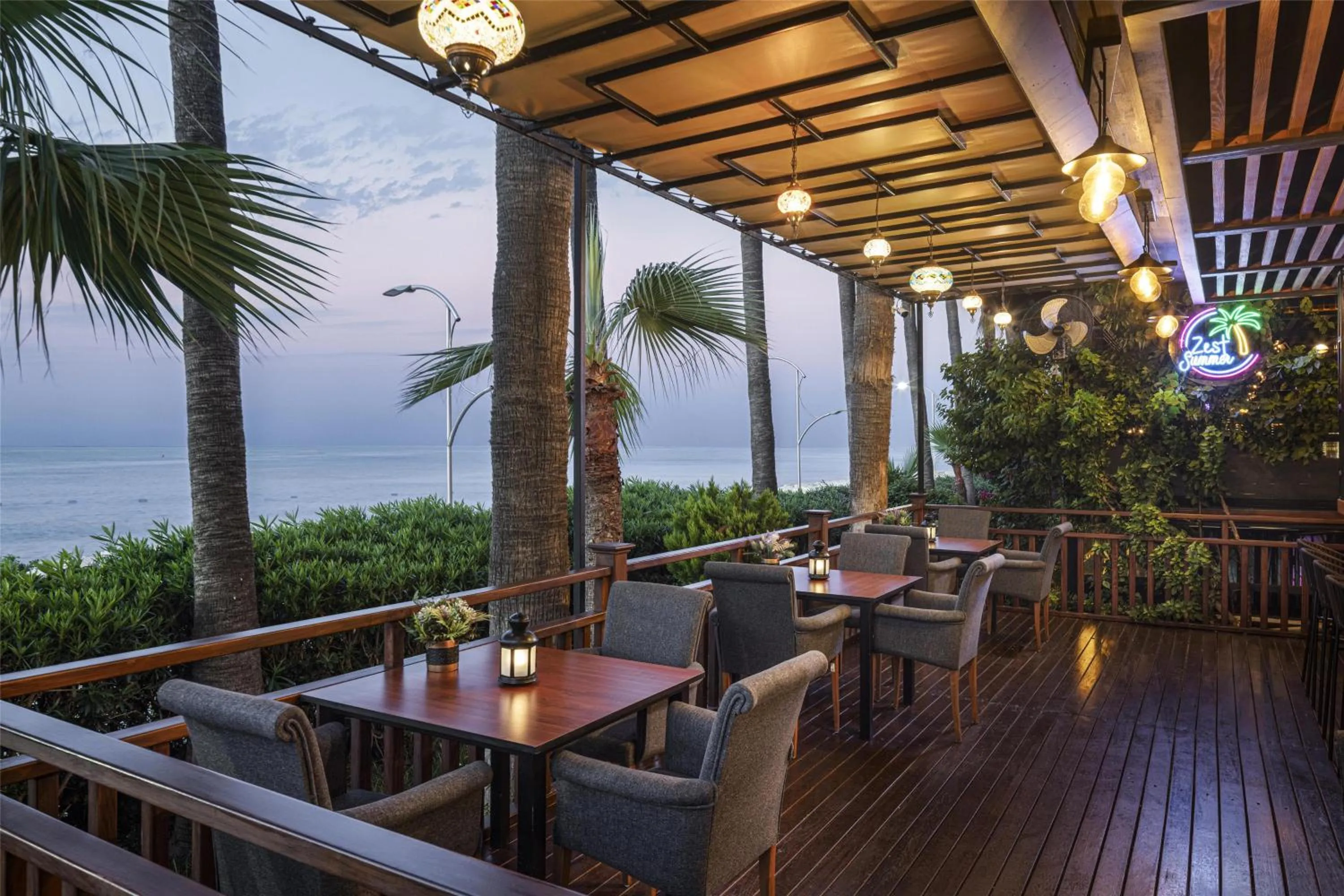 Lounge or bar in Mersin HiltonSA