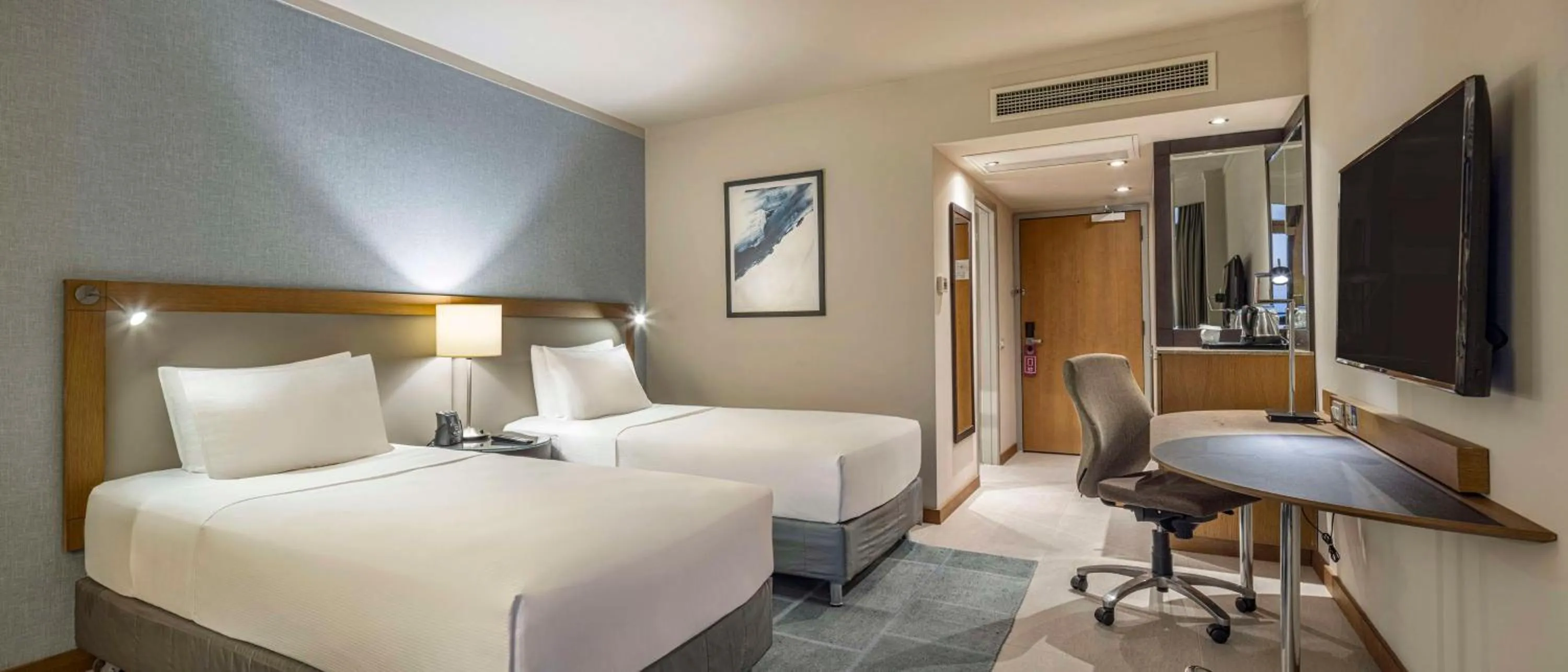 TV and multimedia, Bed in Mersin HiltonSA