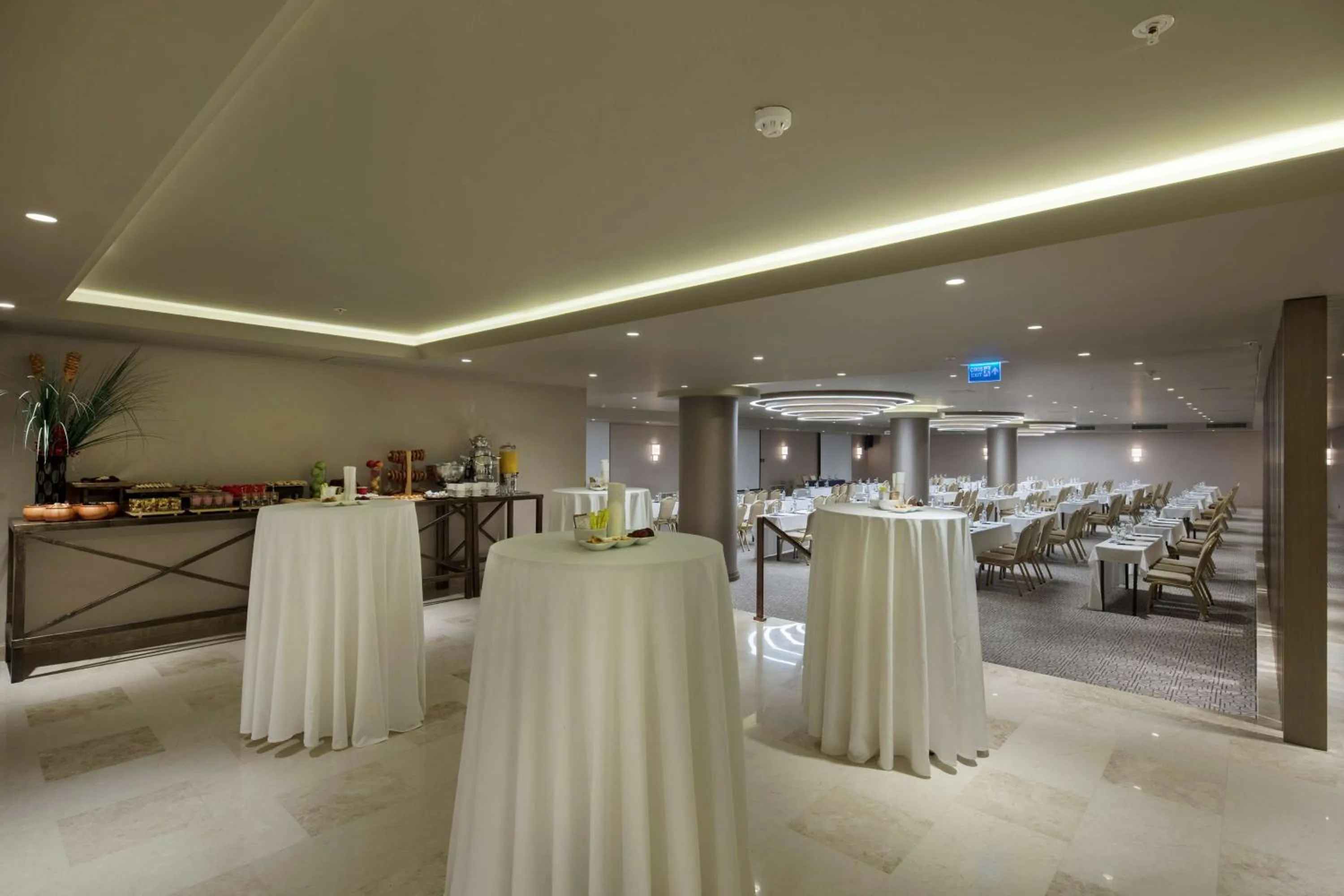 Dining area in Mersin HiltonSA