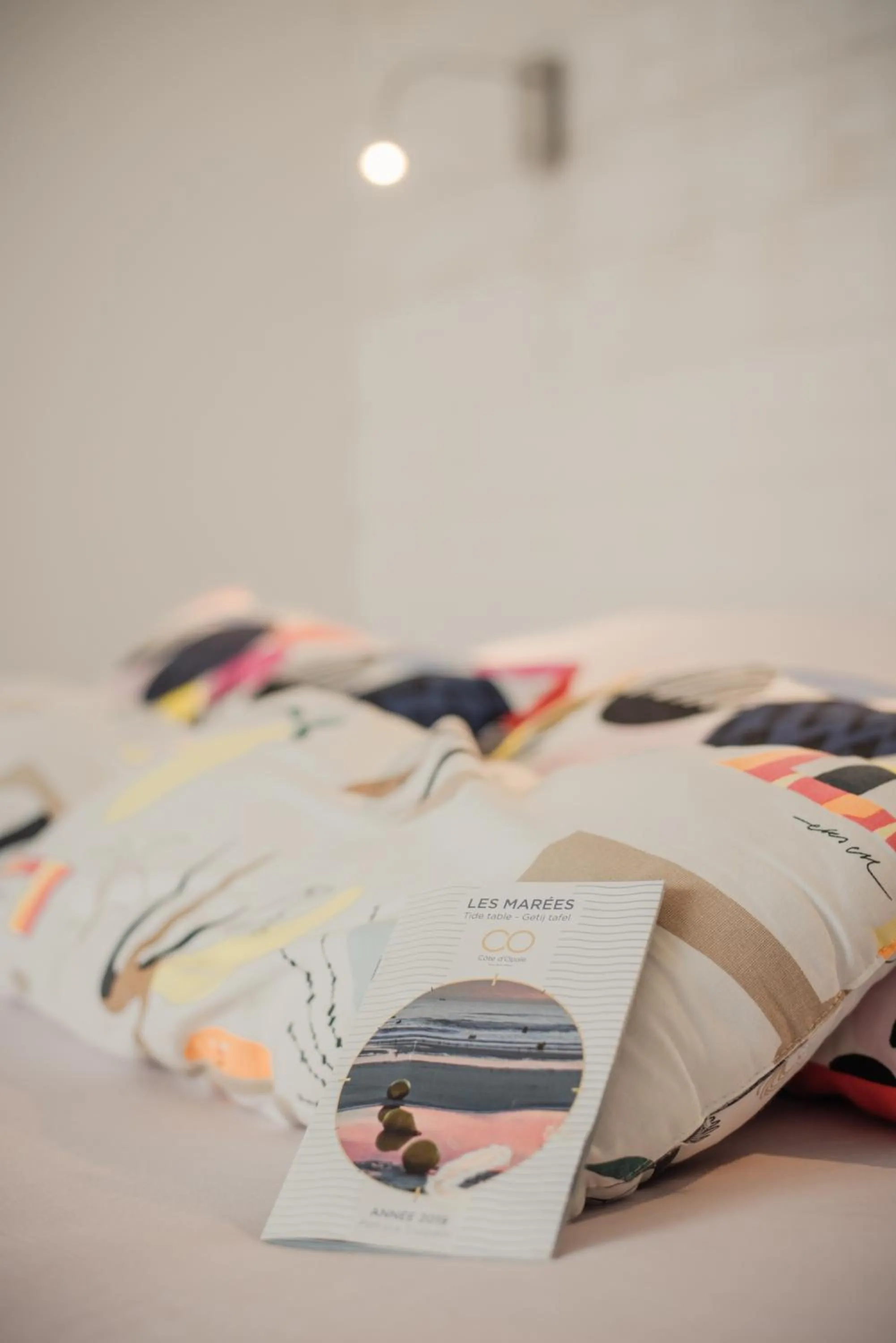 Bed in Les Chambres d'Hôtes de la Mer