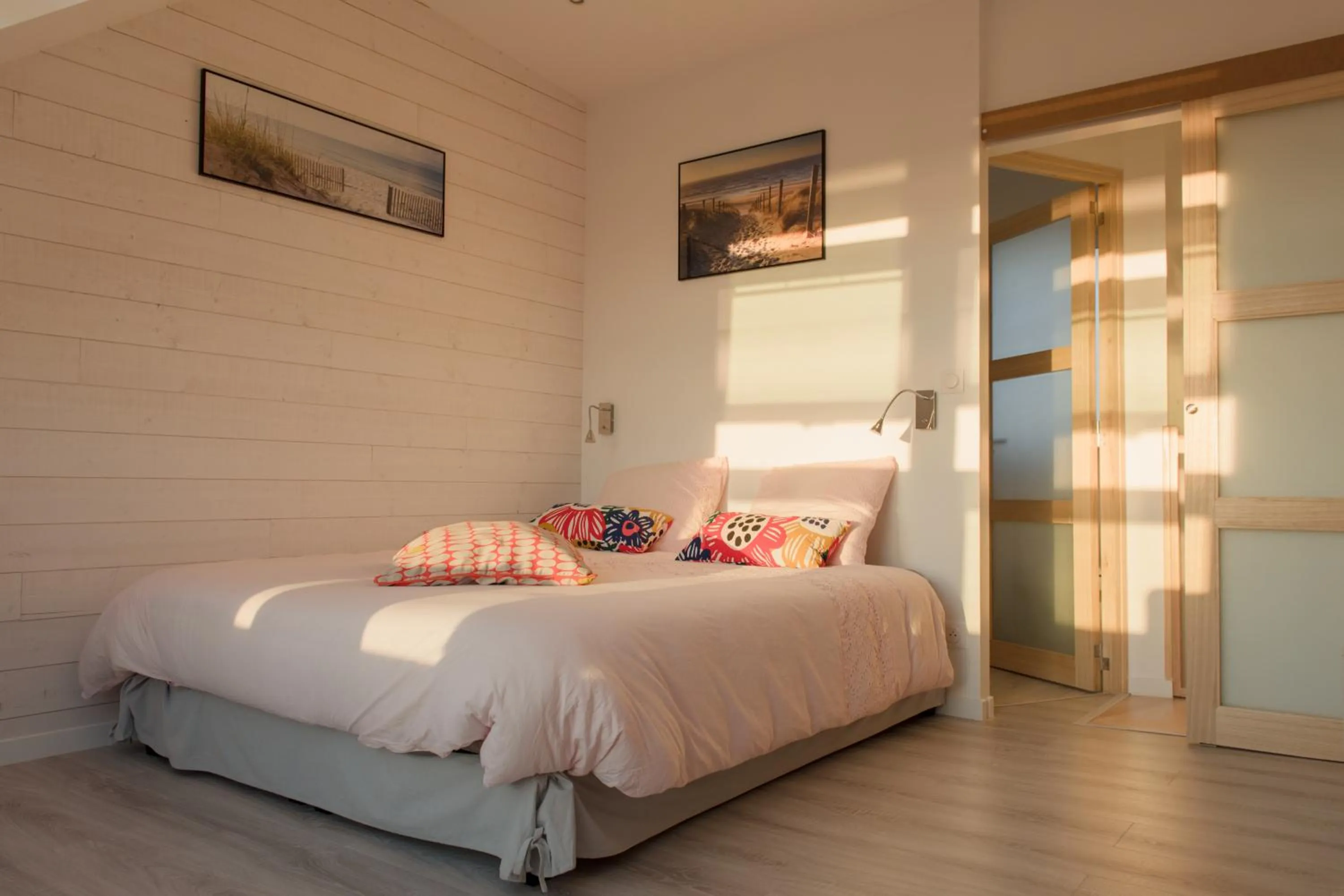 Bed in Les Chambres d'Hôtes de la Mer