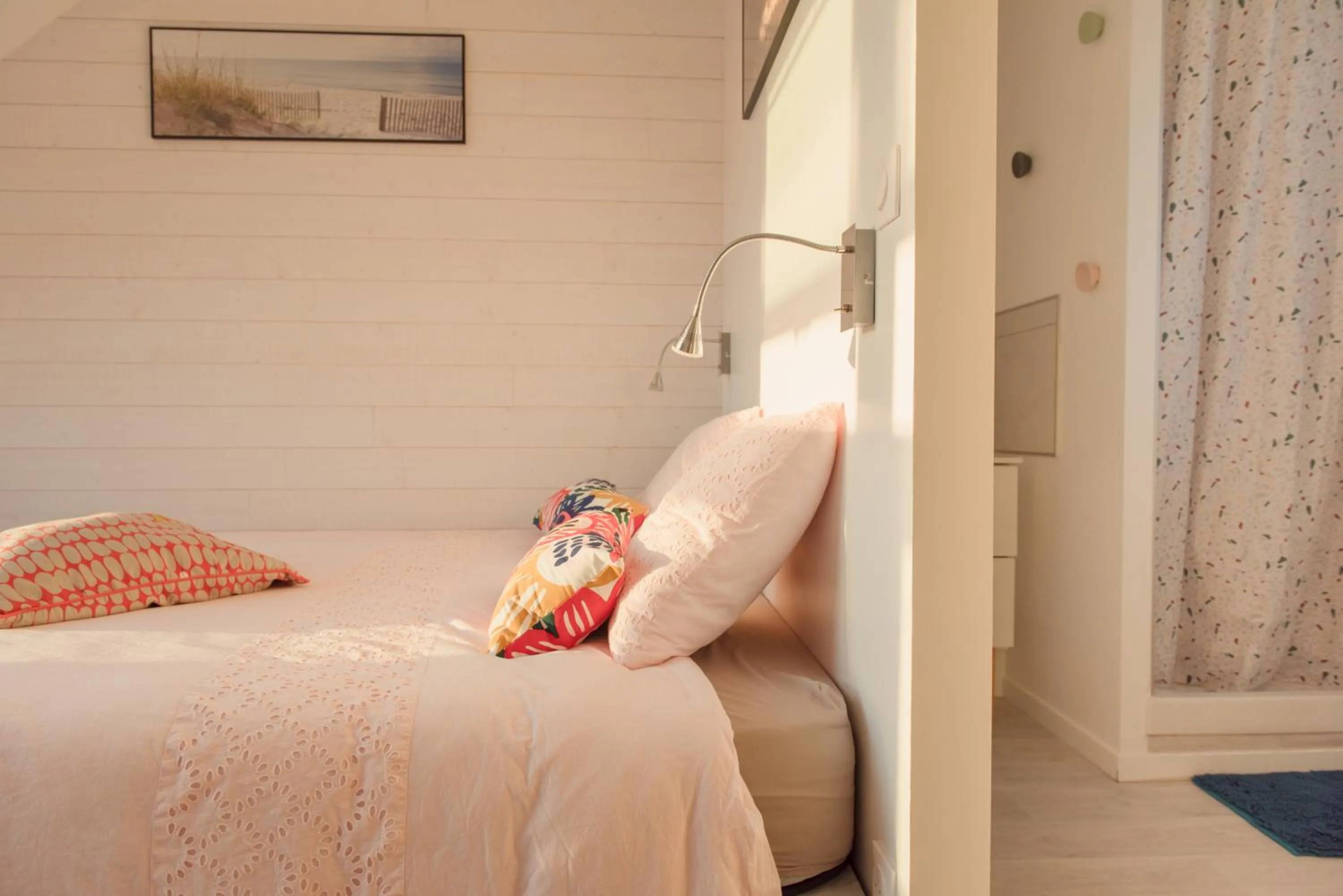 Bed in Les Chambres d'Hôtes de la Mer