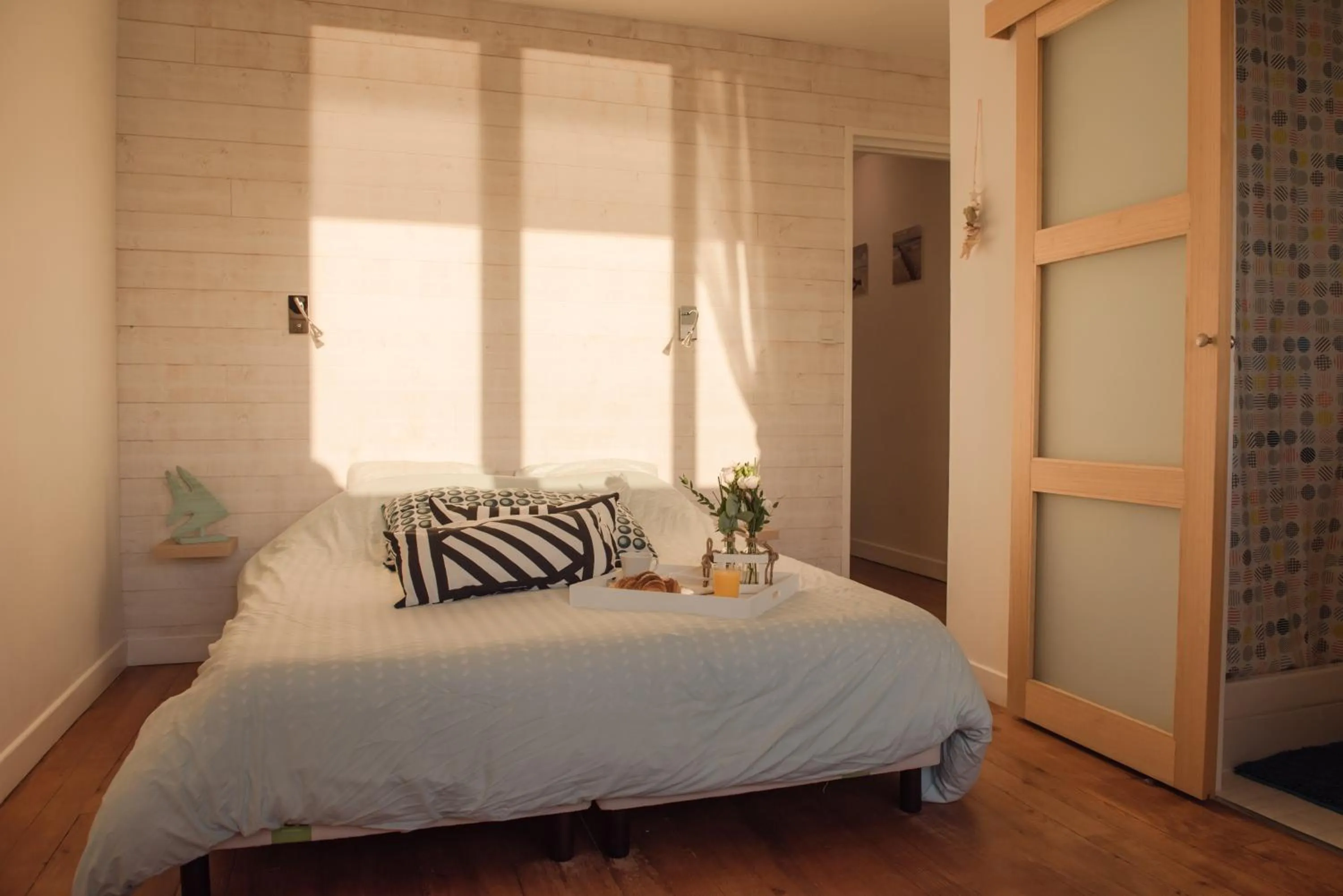 Bedroom, Bed in Les Chambres d'Hôtes de la Mer