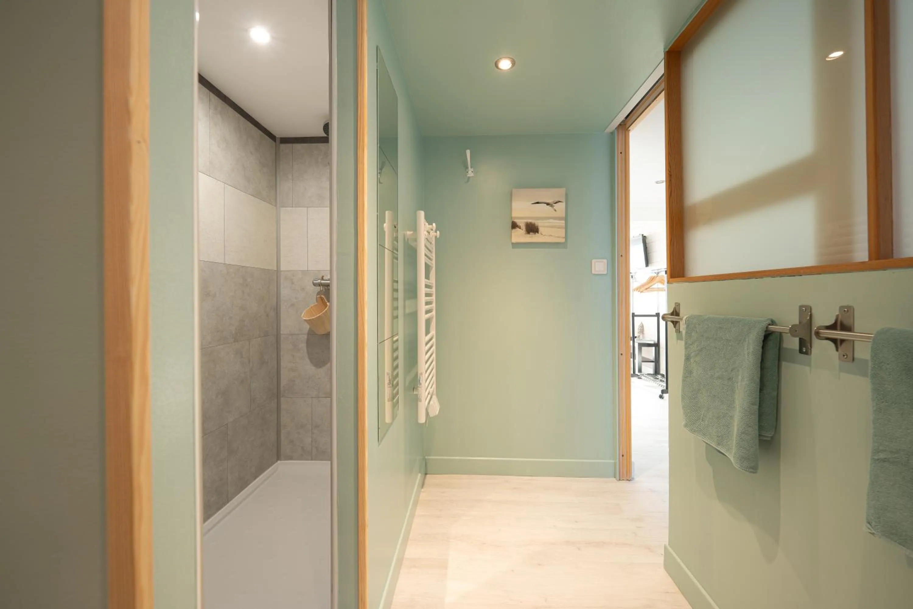 Shower in Les Chambres d'Hôtes de la Mer