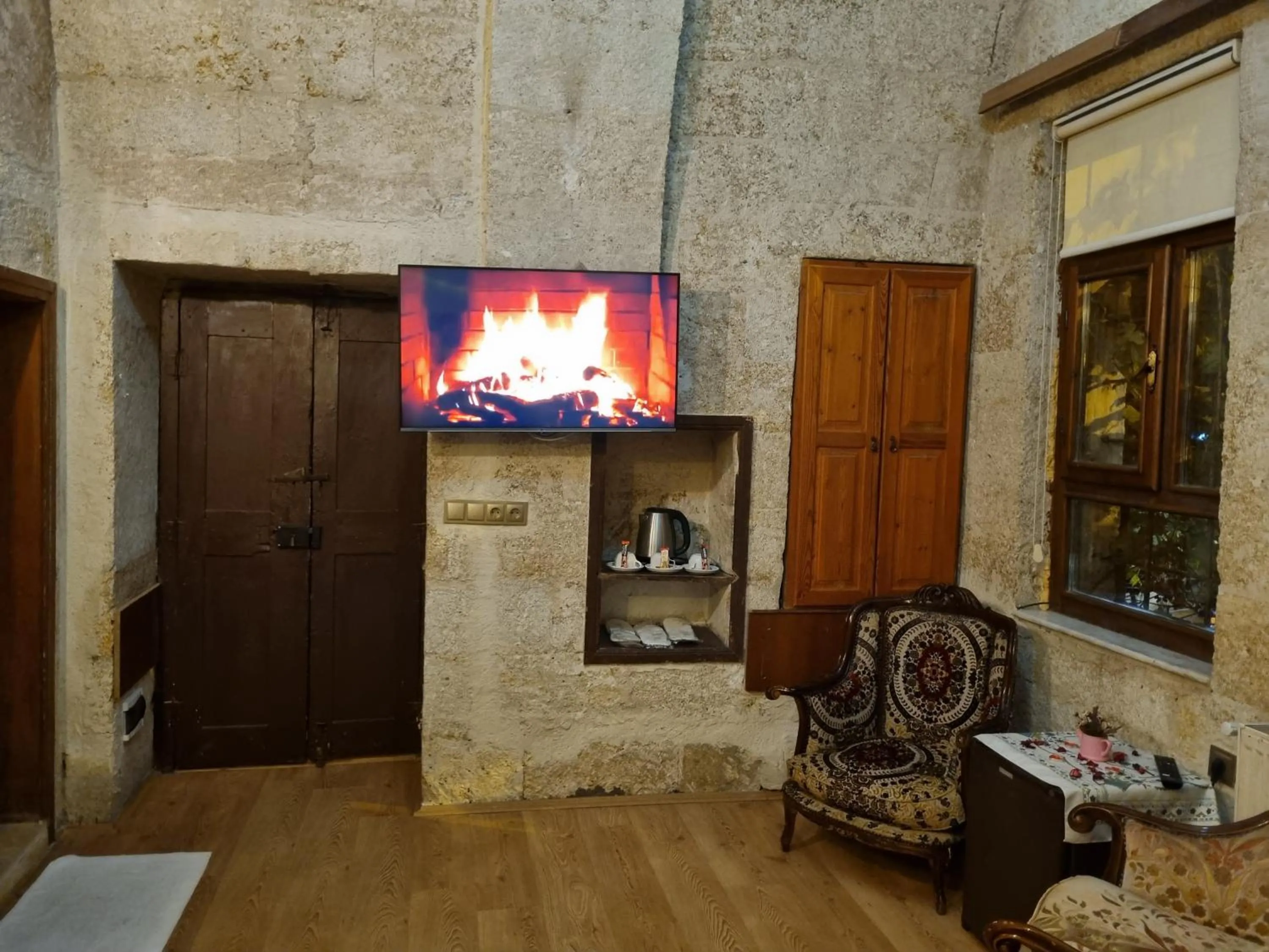 TV and multimedia in Born Hotel