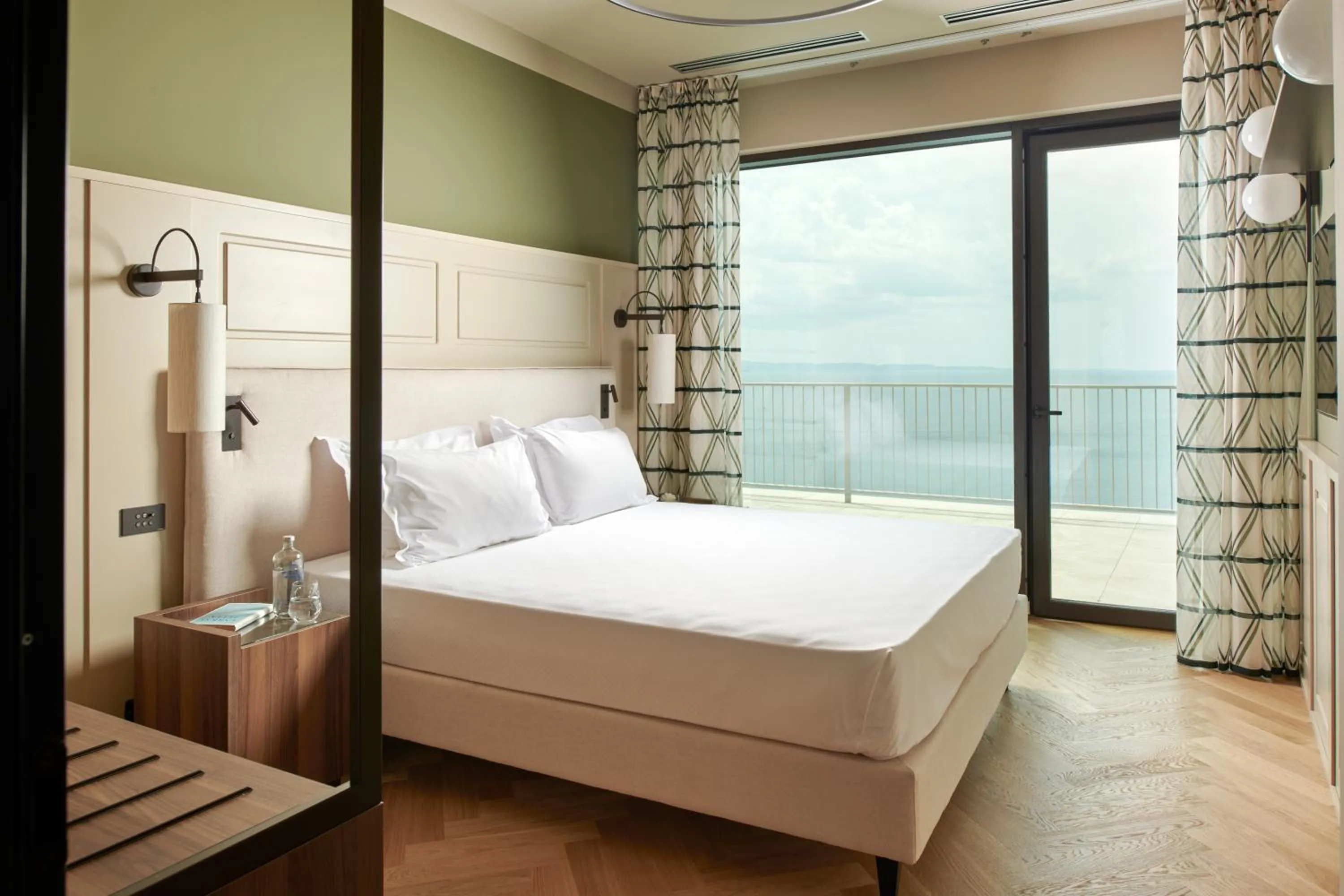 Bed in Maximilian Suites