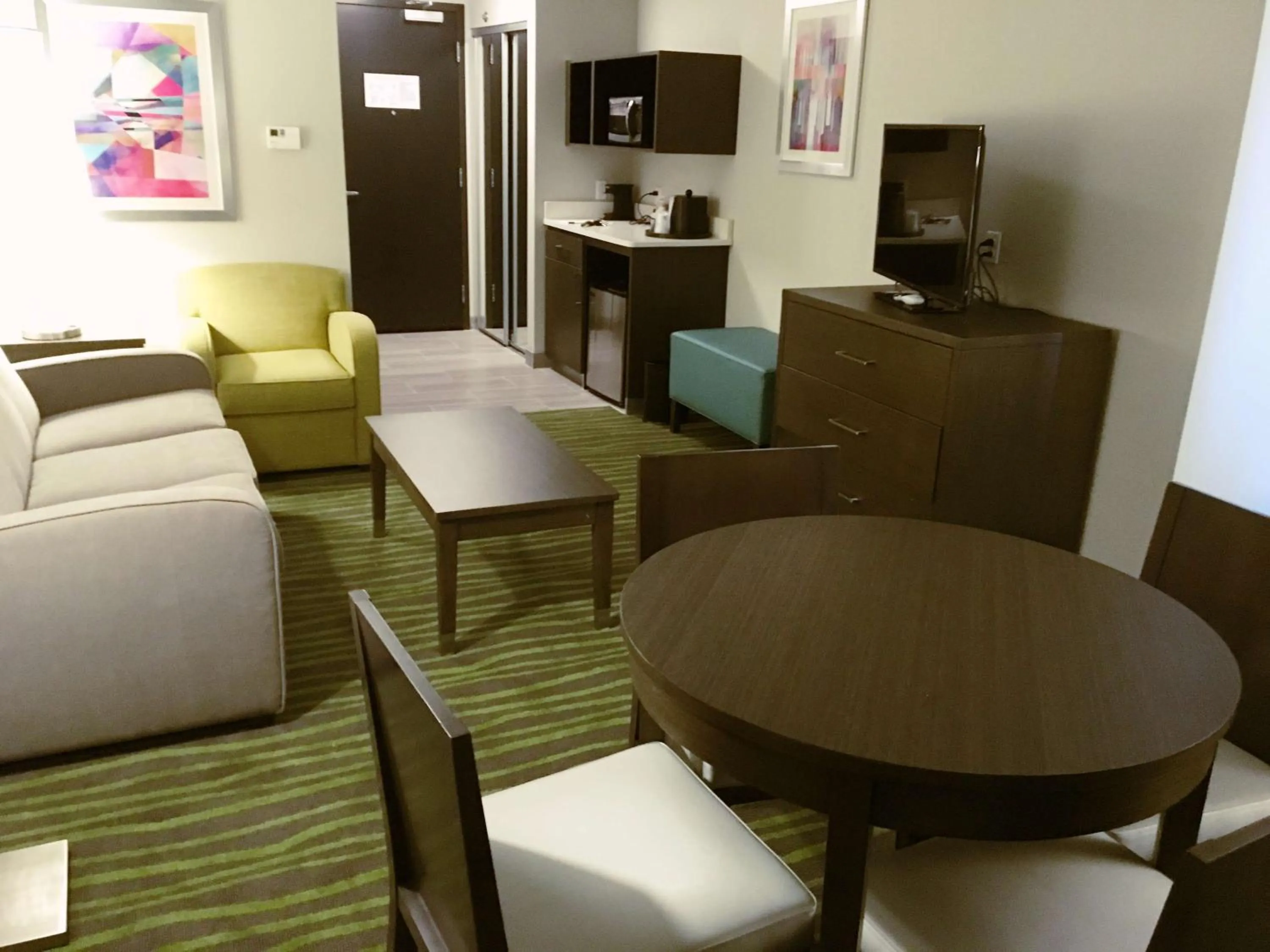 Photo of the whole room in Best Western Plus Prien Lake Hotel & Suites - Lake Charles