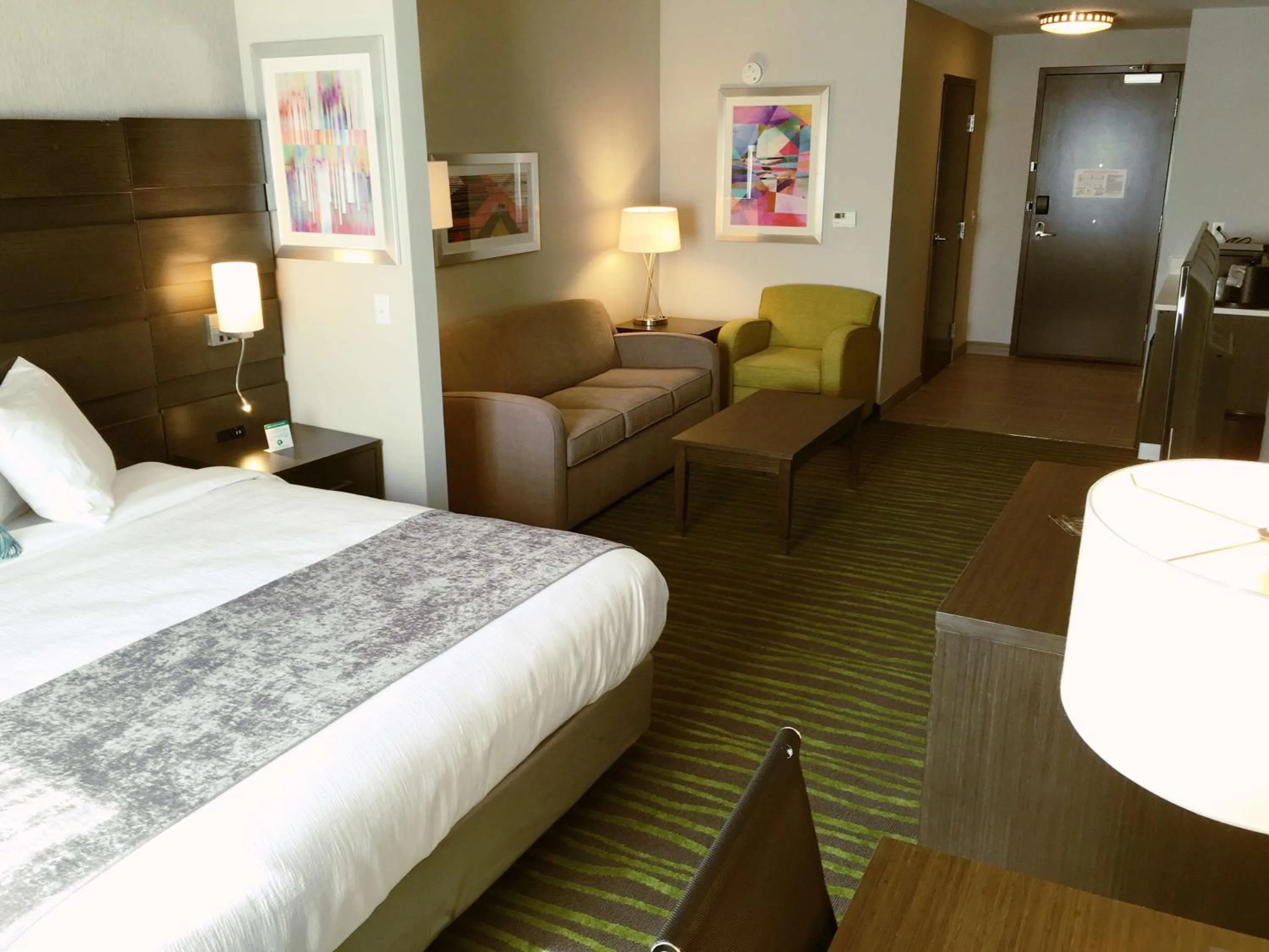 Photo of the whole room, Bed in Best Western Plus Prien Lake Hotel & Suites - Lake Charles