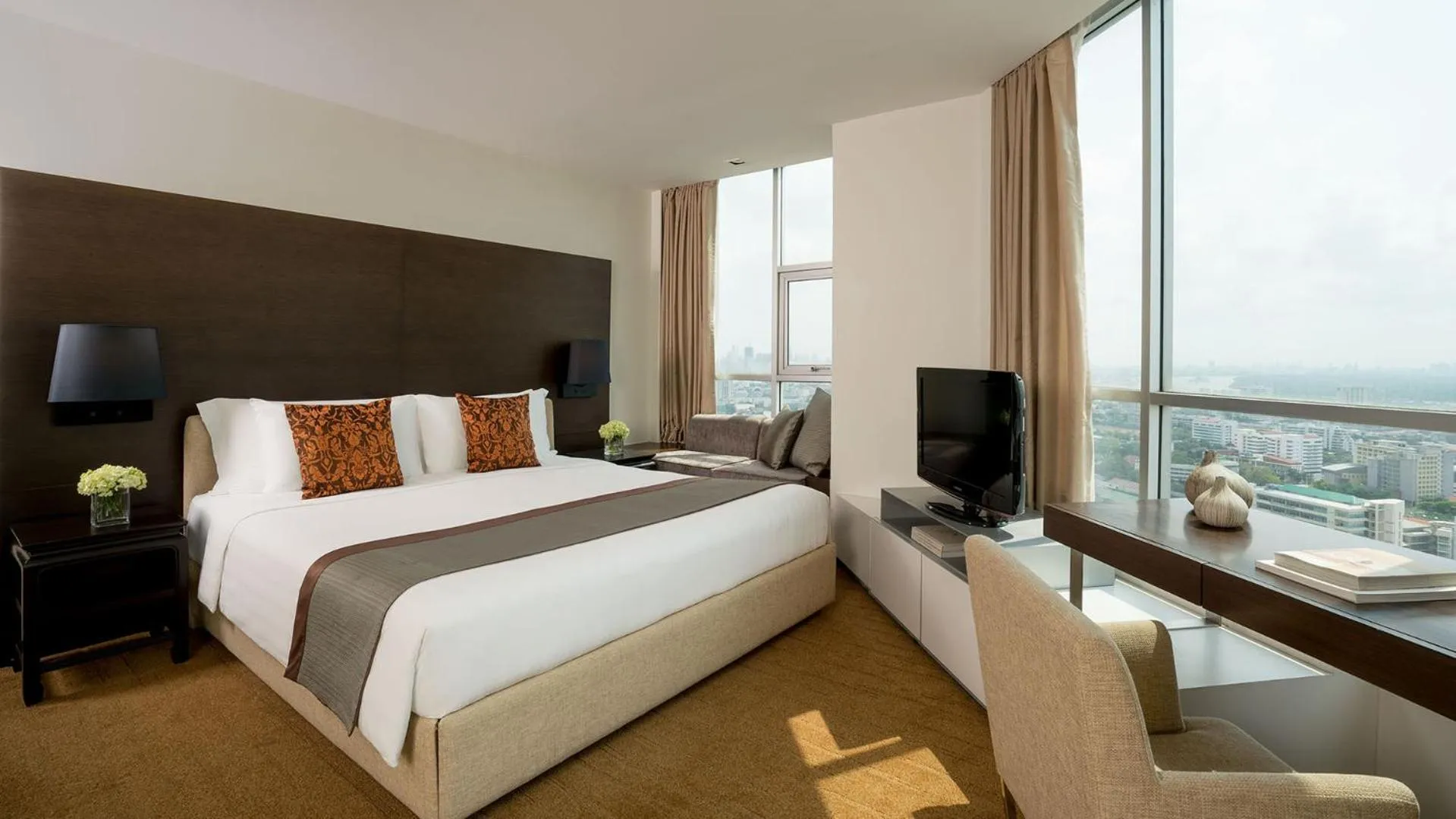 Bedroom, Bed in JC Kevin Sathorn Bangkok Hotel