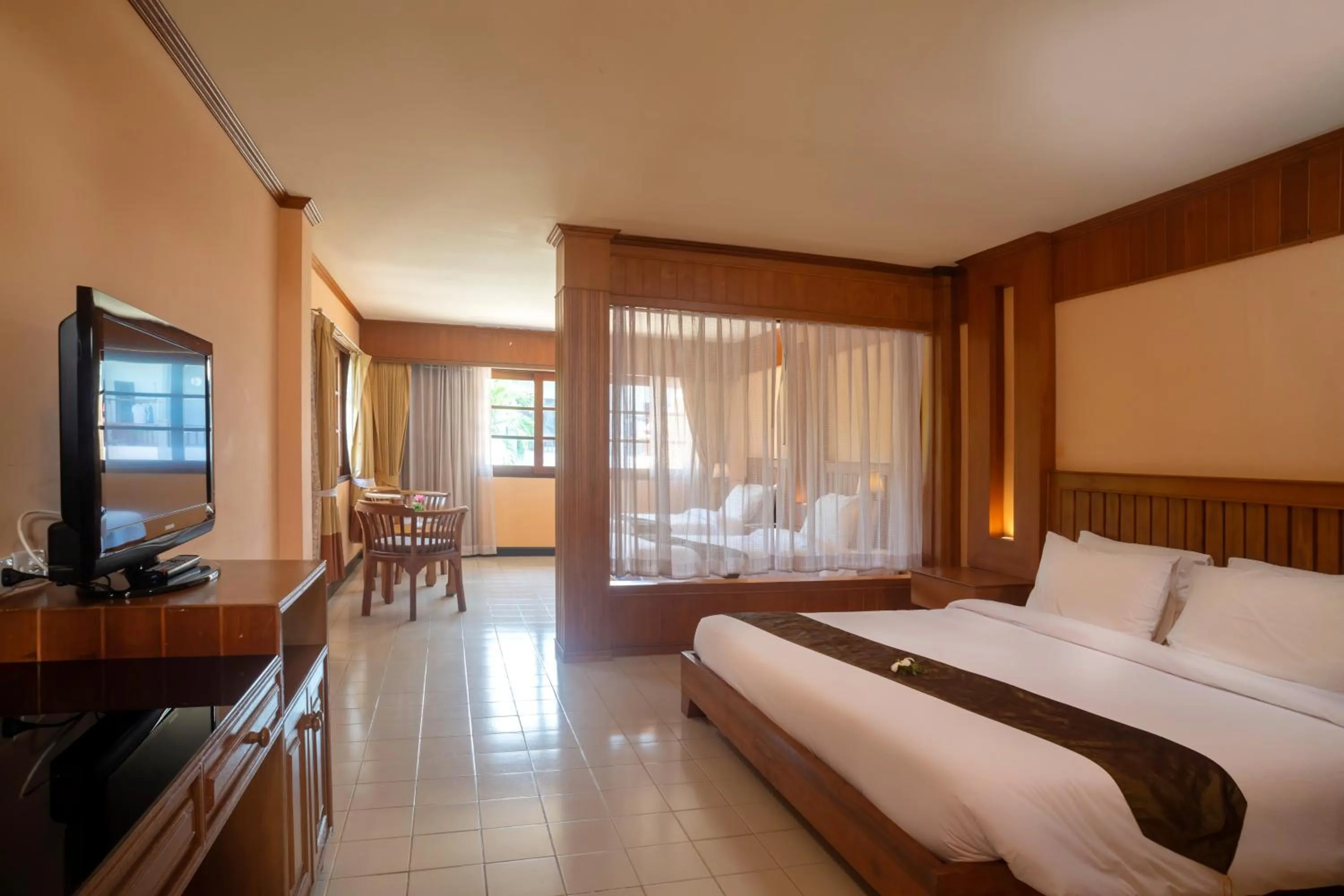 Seating area, Bed in Aloha Resort