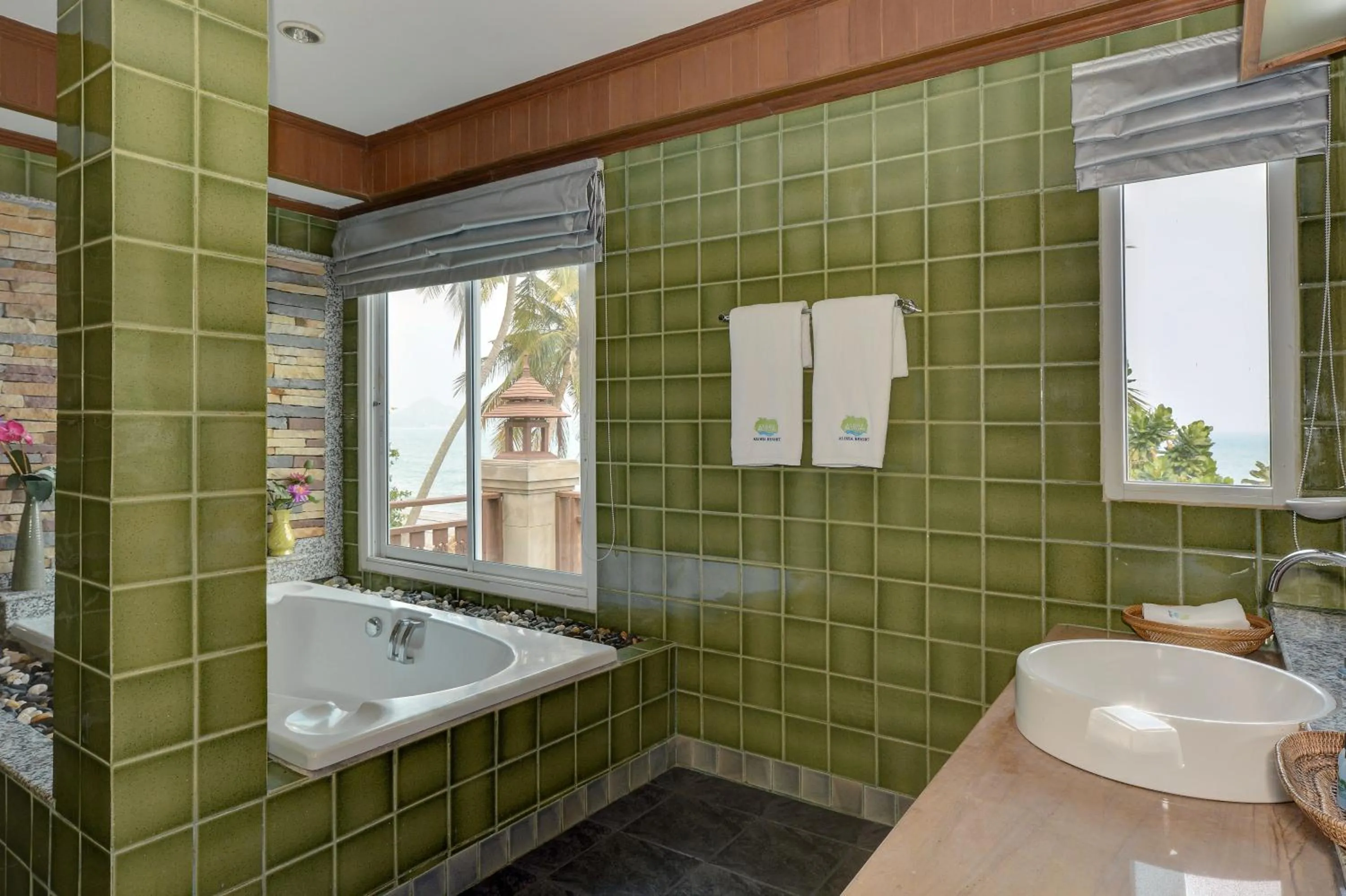 Shower in Aloha Resort