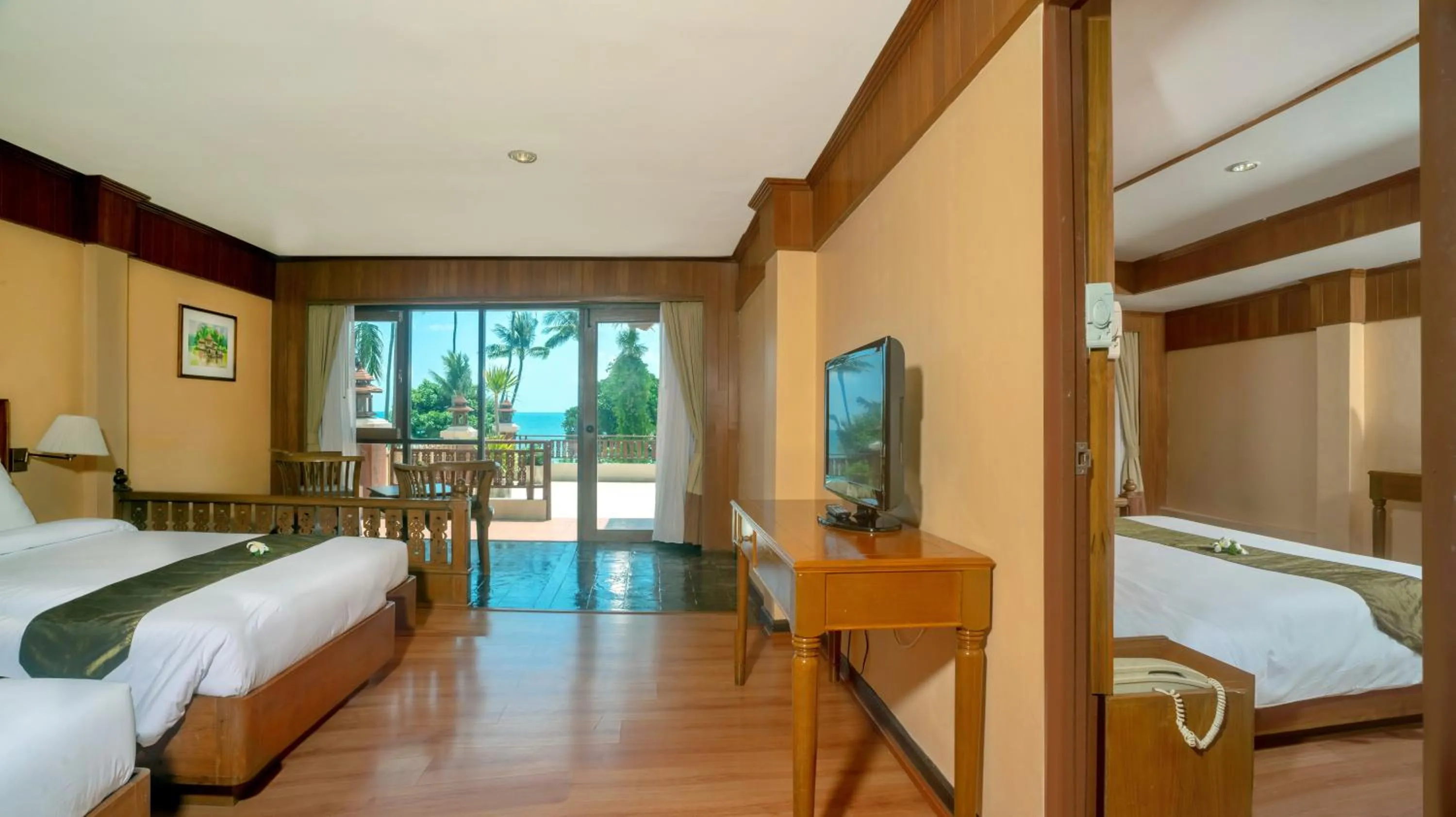 Bedroom, Bed in Aloha Resort