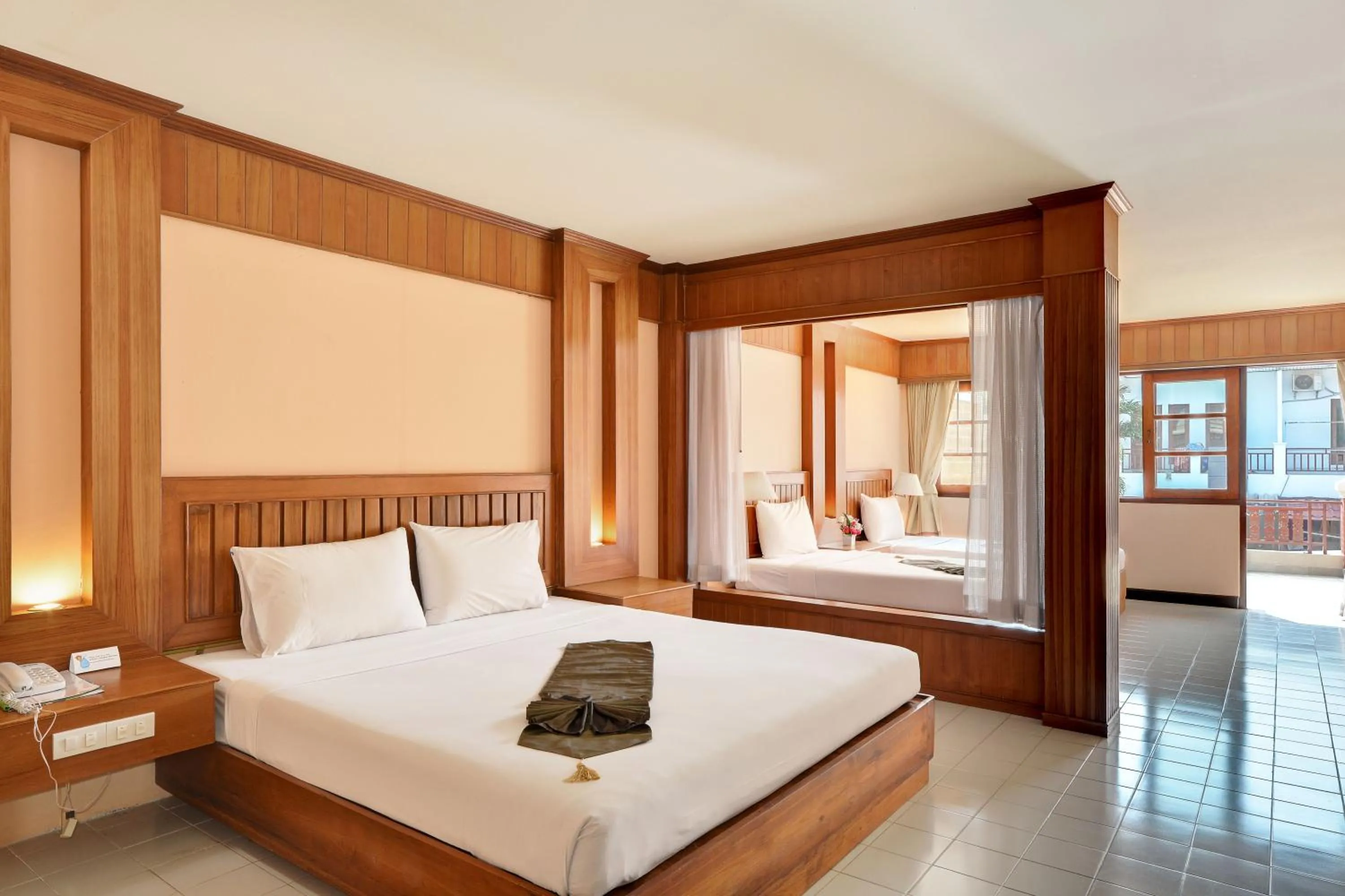 Photo of the whole room, Bed in Aloha Resort