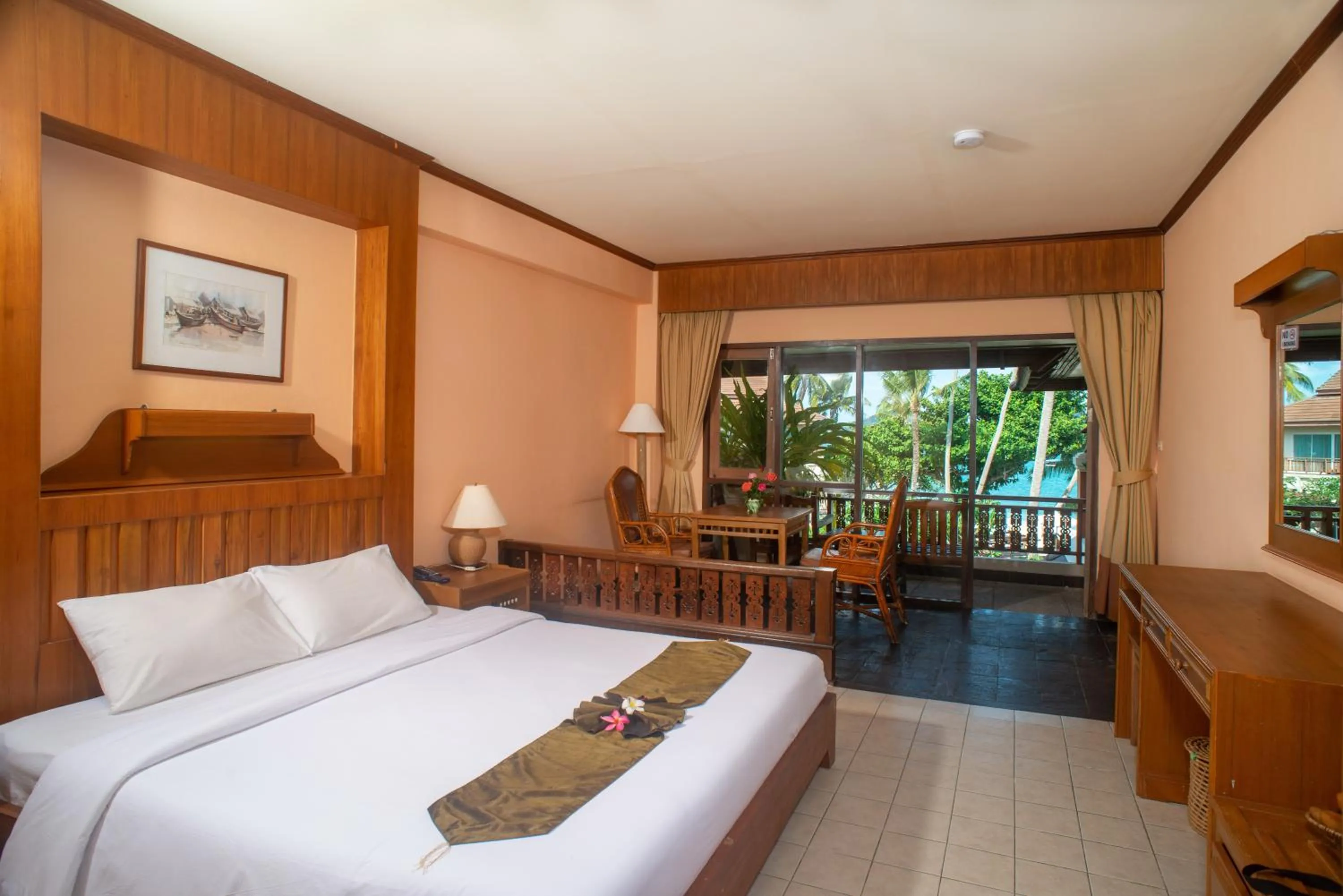 Balcony/Terrace, Bed in Aloha Resort