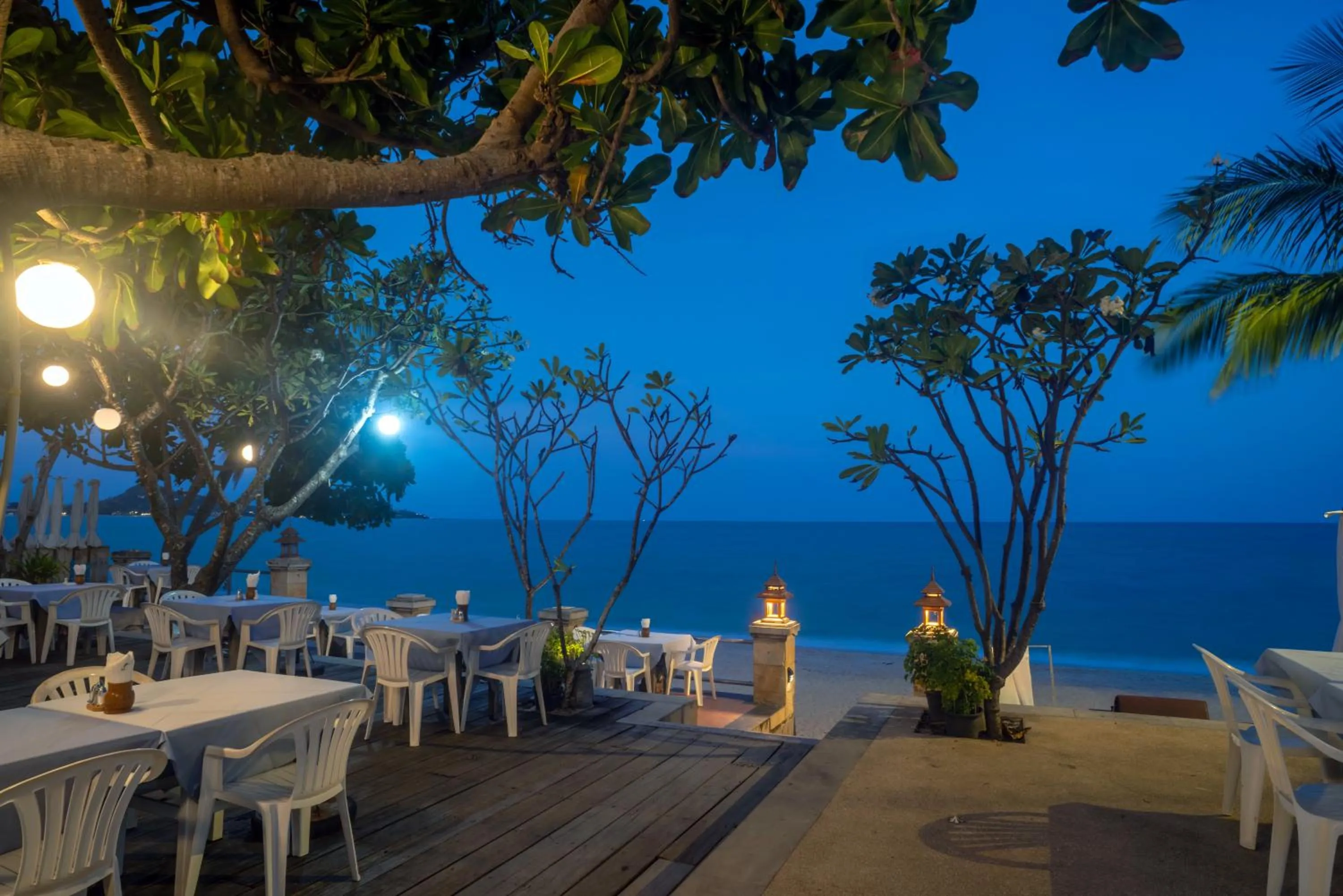 Restaurant/places to eat in Aloha Resort