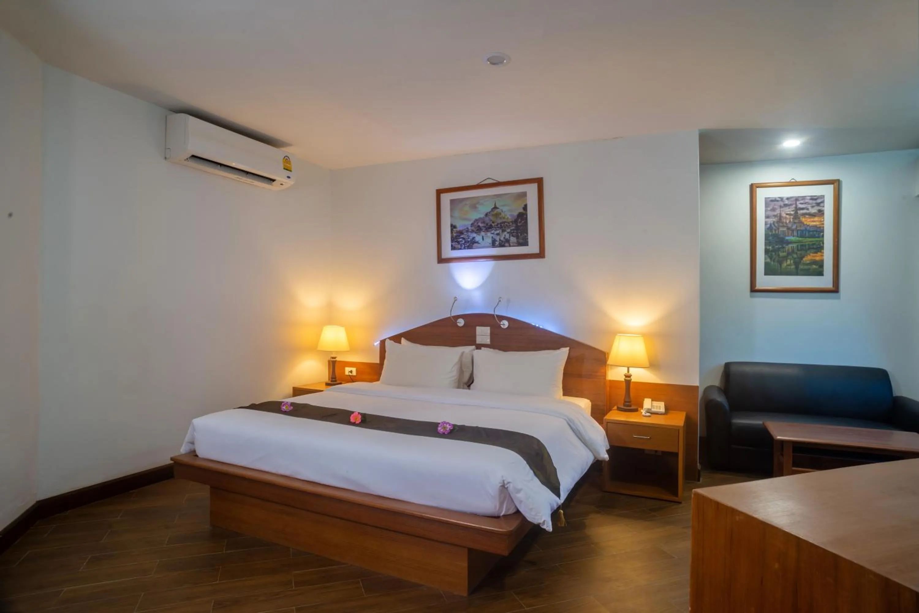 Bedroom, Bed in Aloha Resort