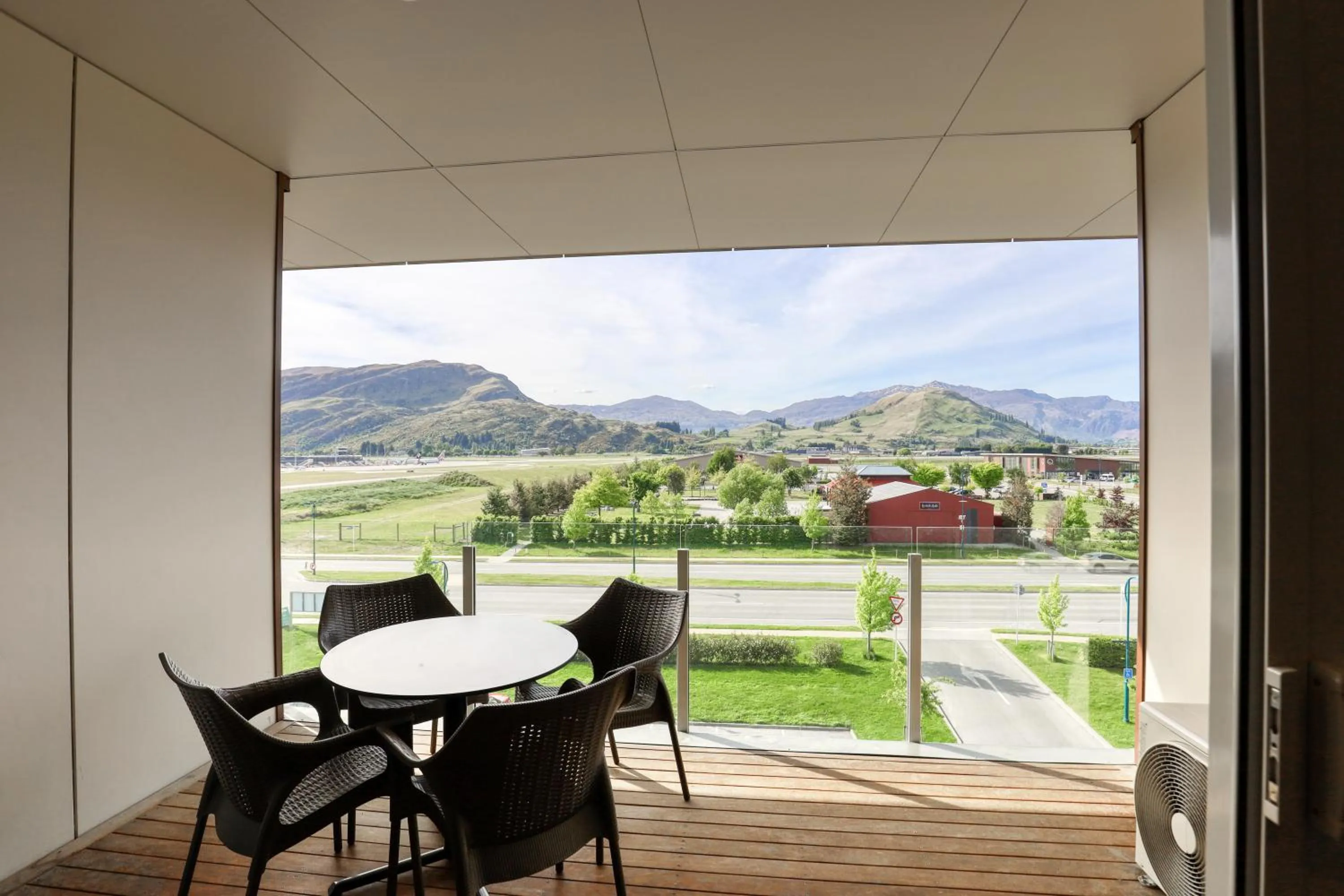 Balcony/Terrace in Ramada Suites by Wyndham Queenstown Remarkables Park
