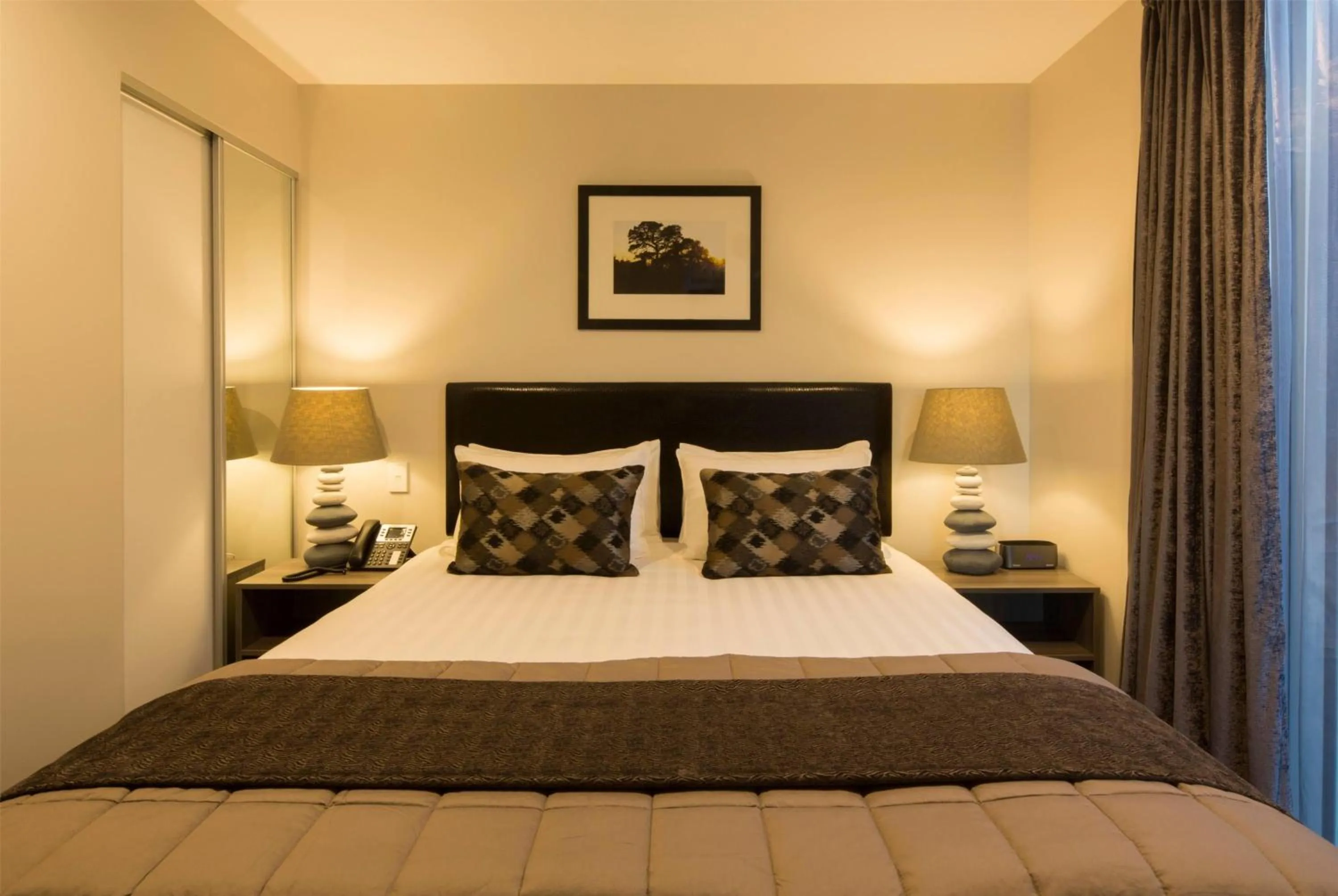 Photo of the whole room, Bed in Ramada Suites by Wyndham Queenstown Remarkables Park