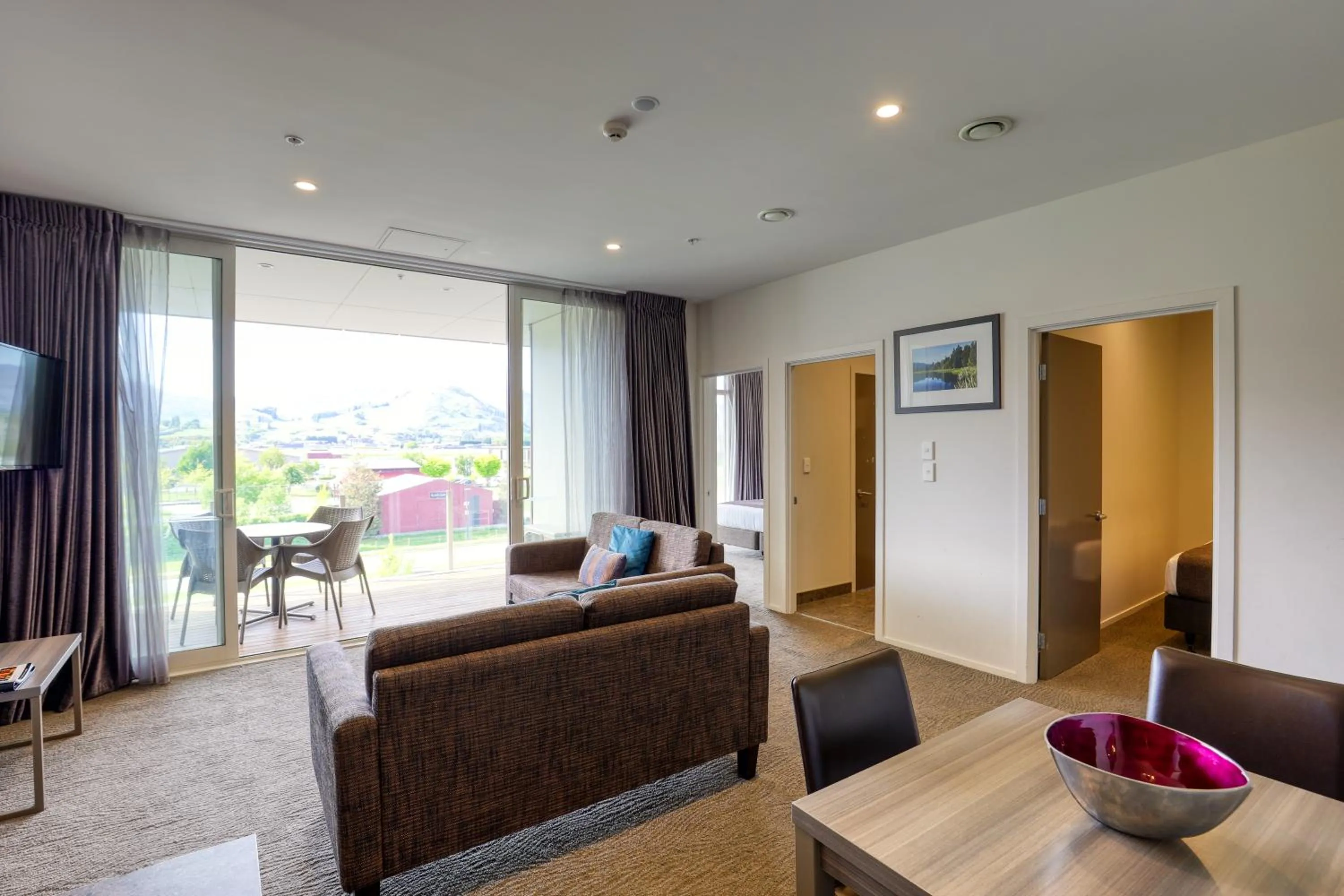 Living room in Ramada Suites by Wyndham Queenstown Remarkables Park