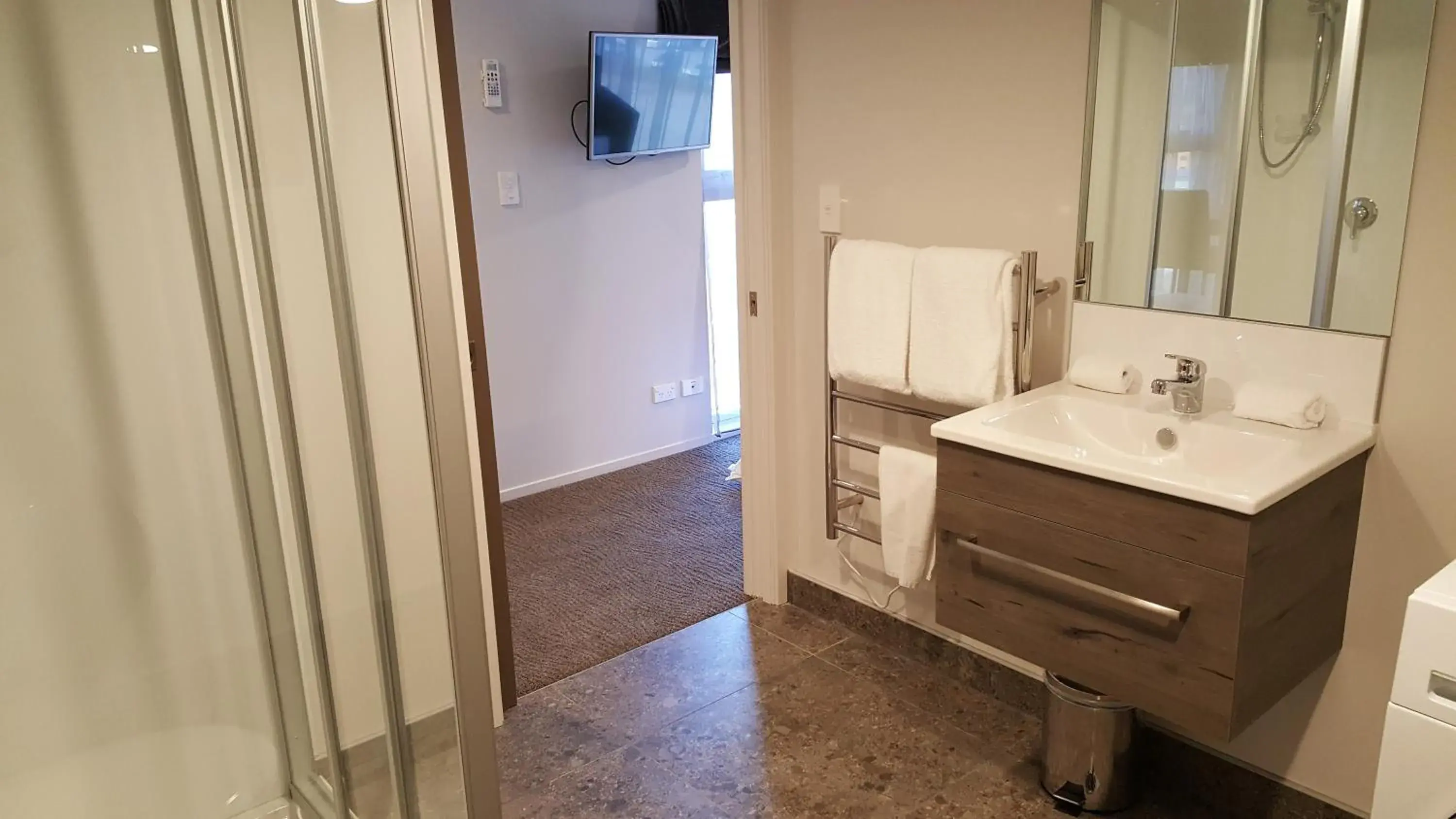 King Studio with Kitchenette in Ramada Suites by Wyndham Queenstown Remarkables Park King Studio with Kitchenette in Ramada Suites by Wyndham Queenstown Remarkables Park