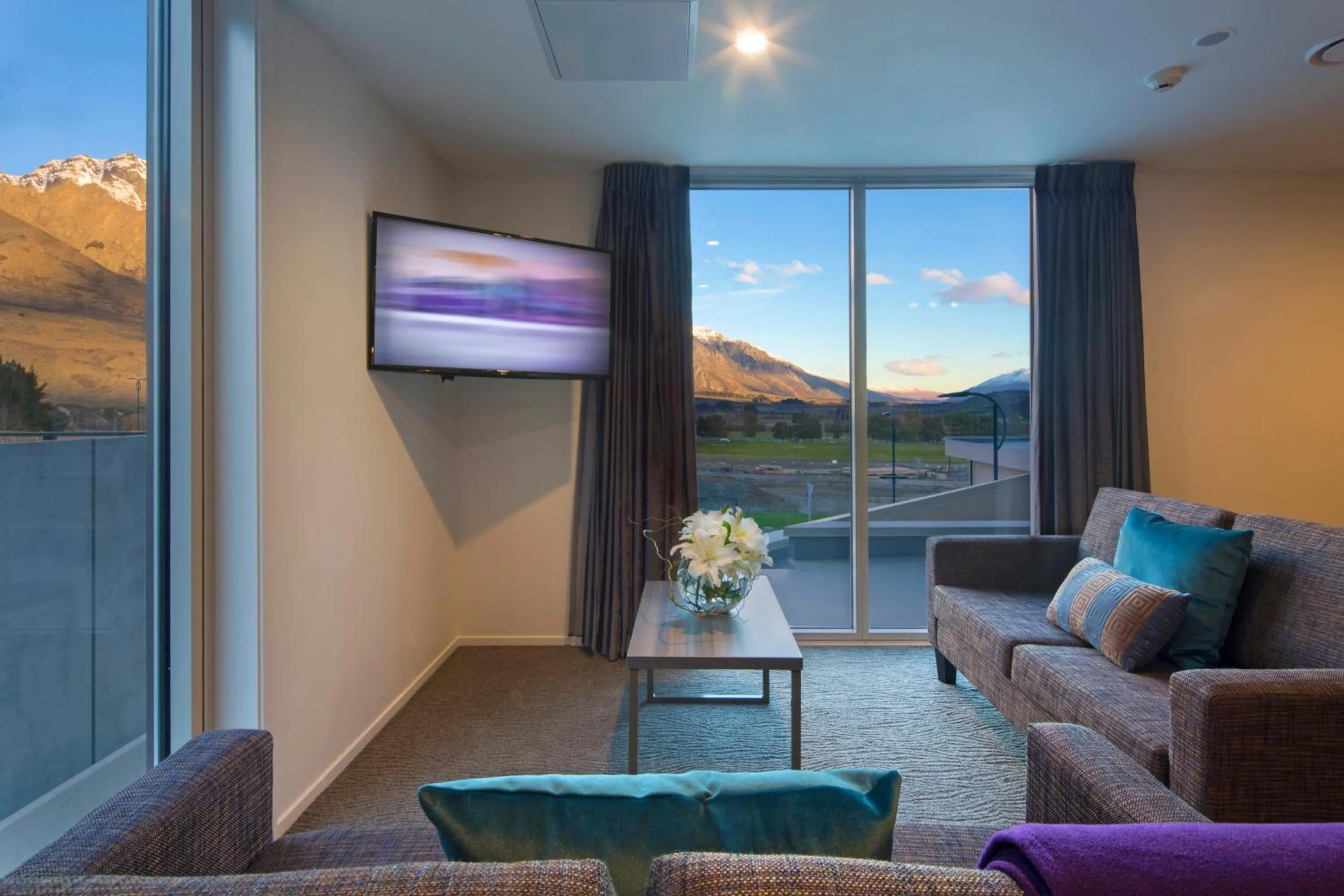 Mountain view in Ramada Suites by Wyndham Queenstown Remarkables Park