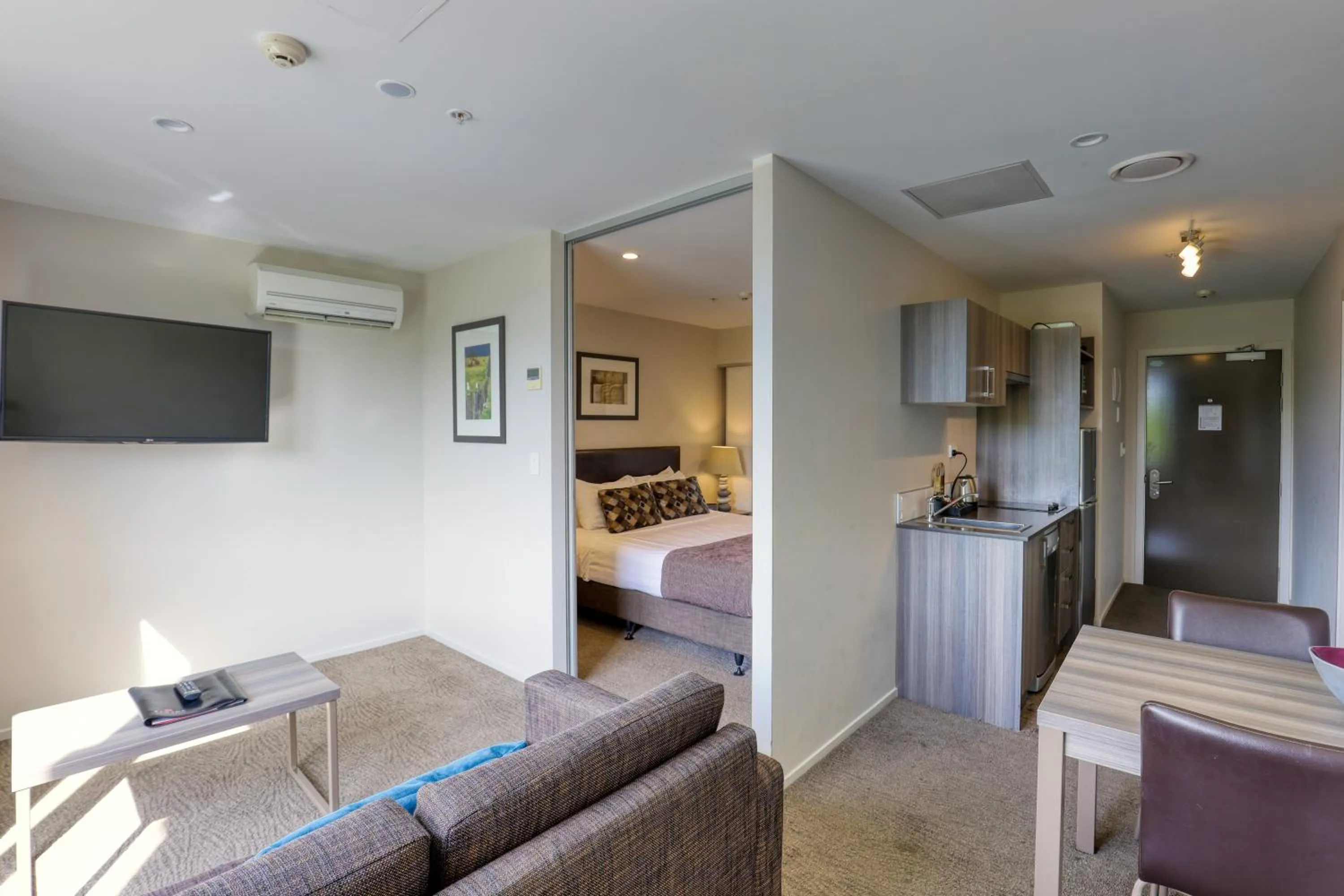 View (from property/room), Bed in Ramada Suites by Wyndham Queenstown Remarkables Park