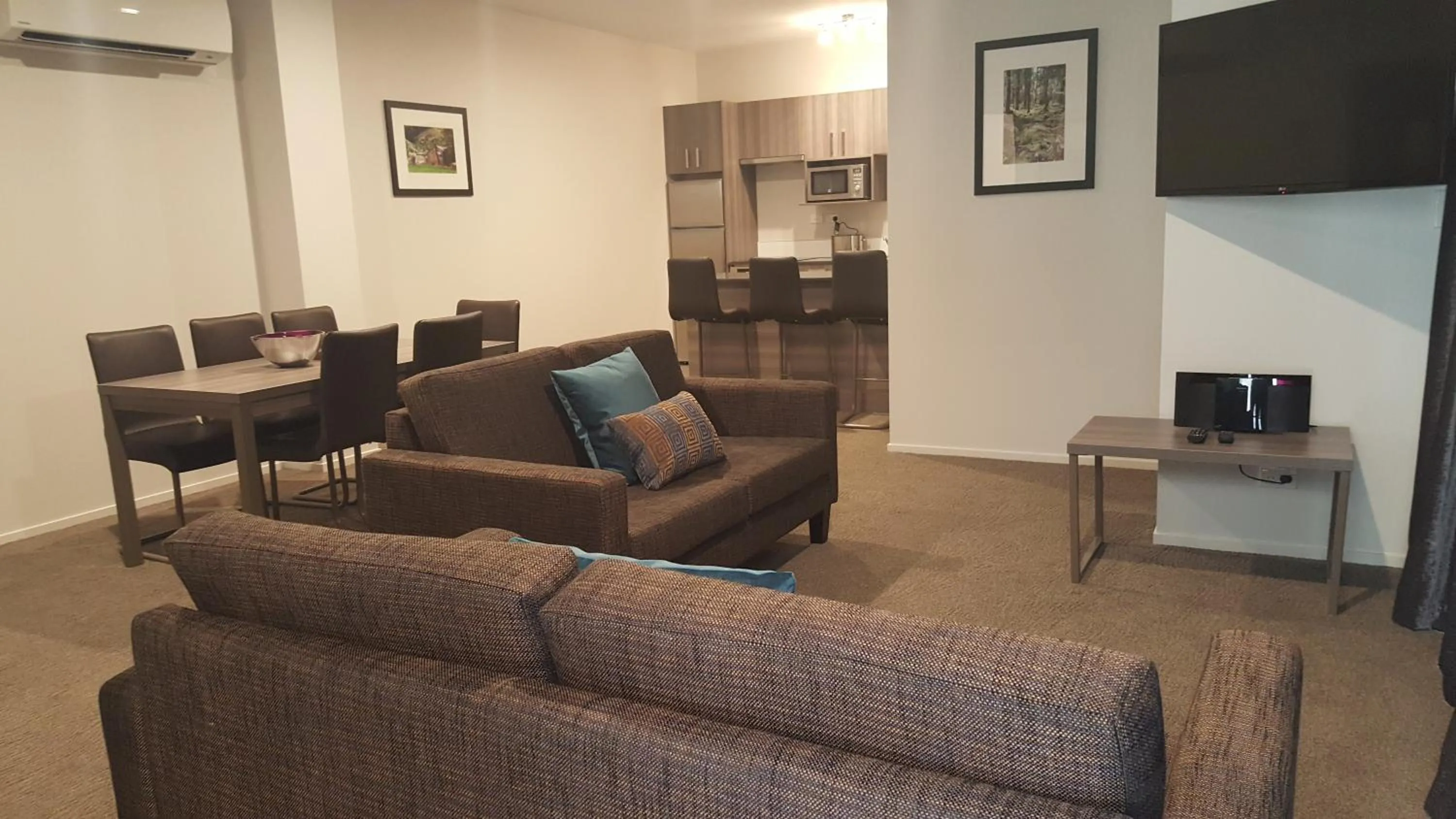 Kitchen or kitchenette in Ramada Suites by Wyndham Queenstown Remarkables Park