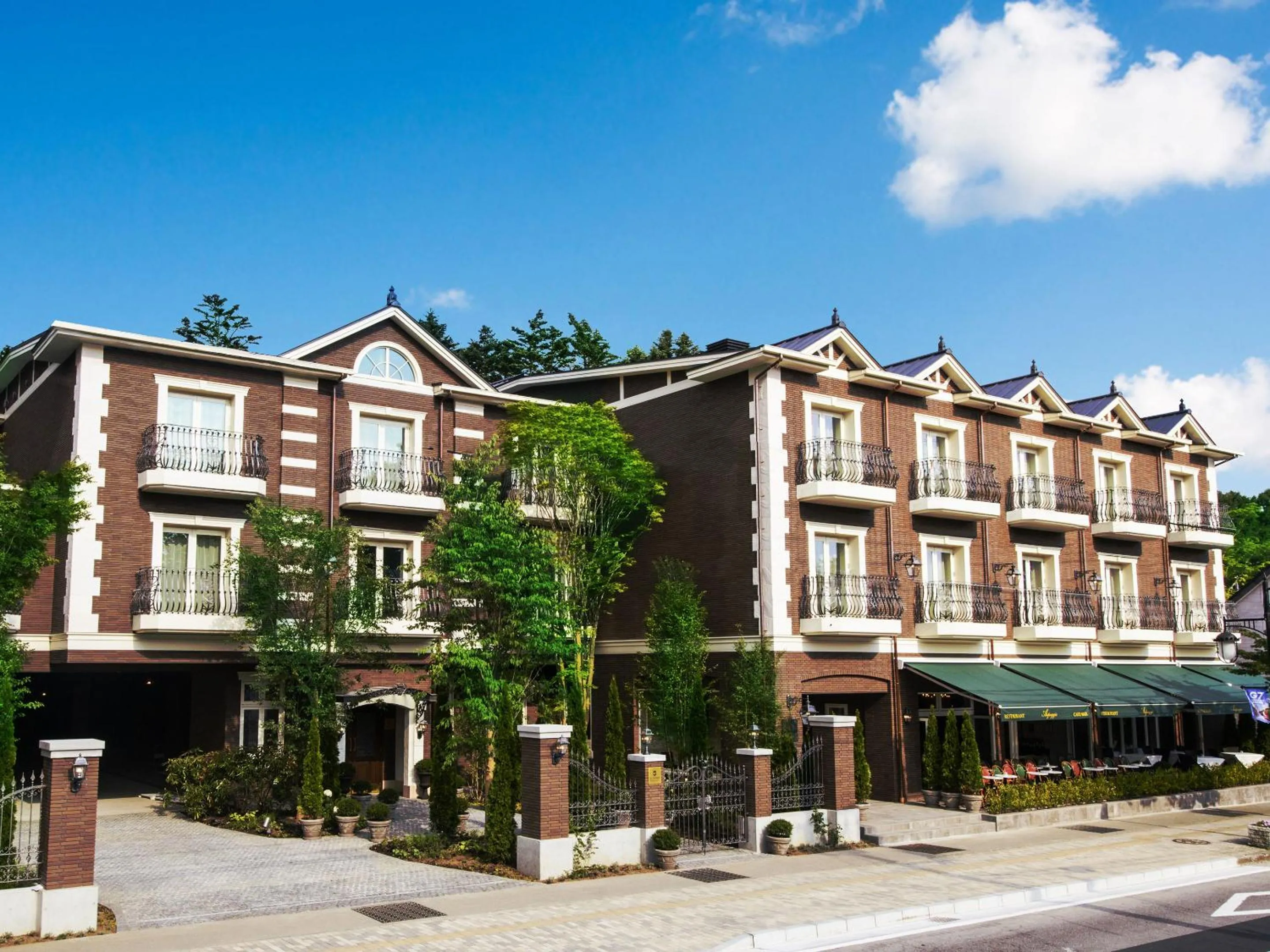 Facade/entrance in Le Grand Kyu Karuizawa