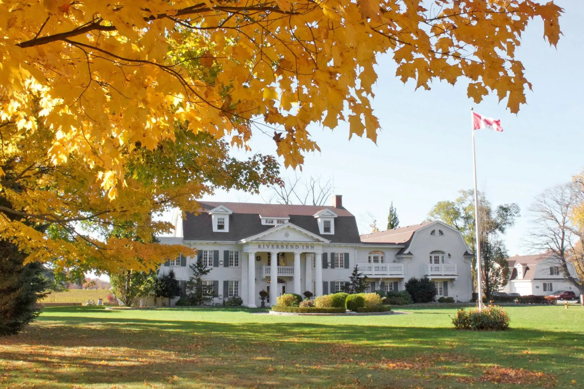 Facade/entrance in Riverbend Inn & Vineyard