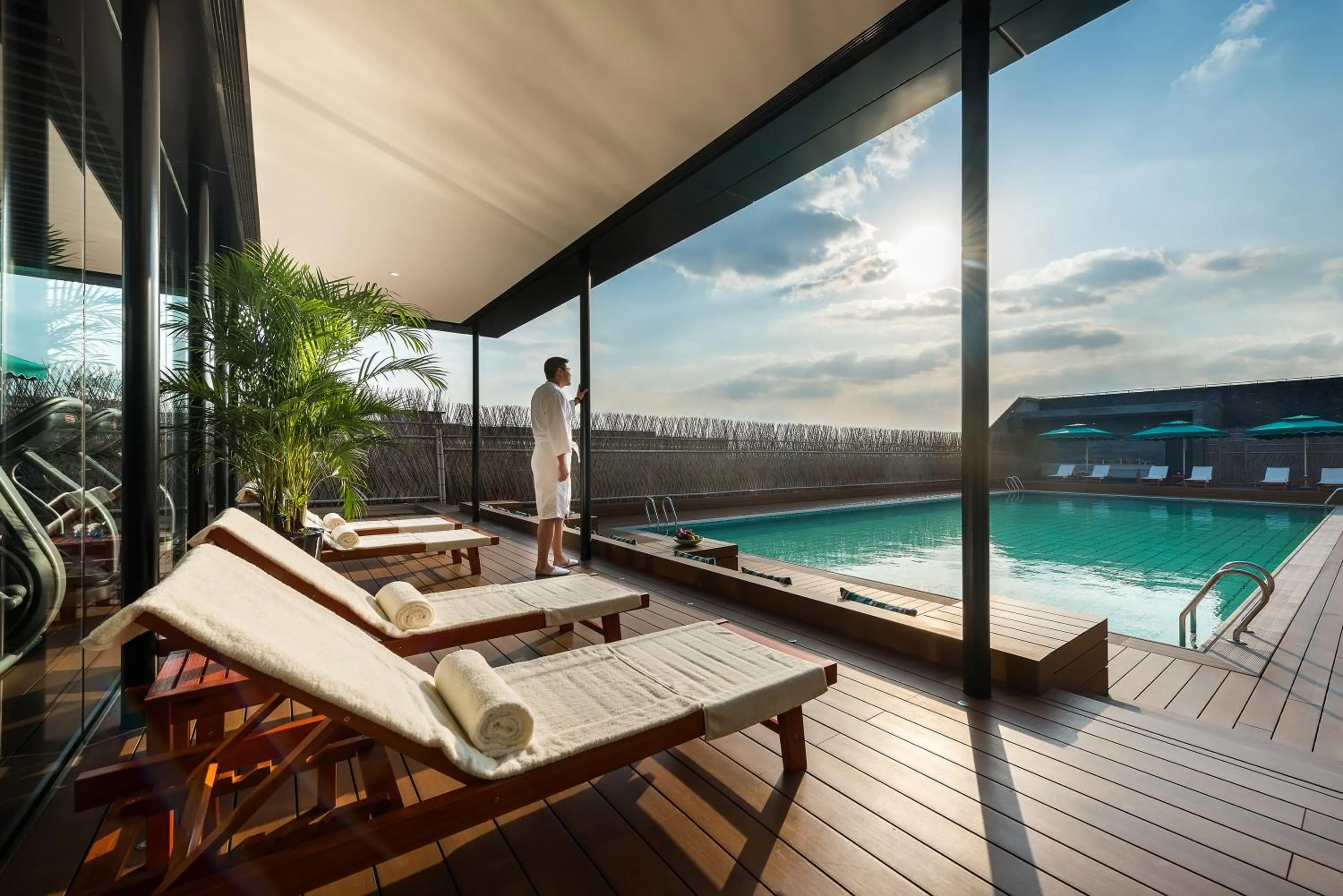 Swimming pool in Novotel Shanghai Clover