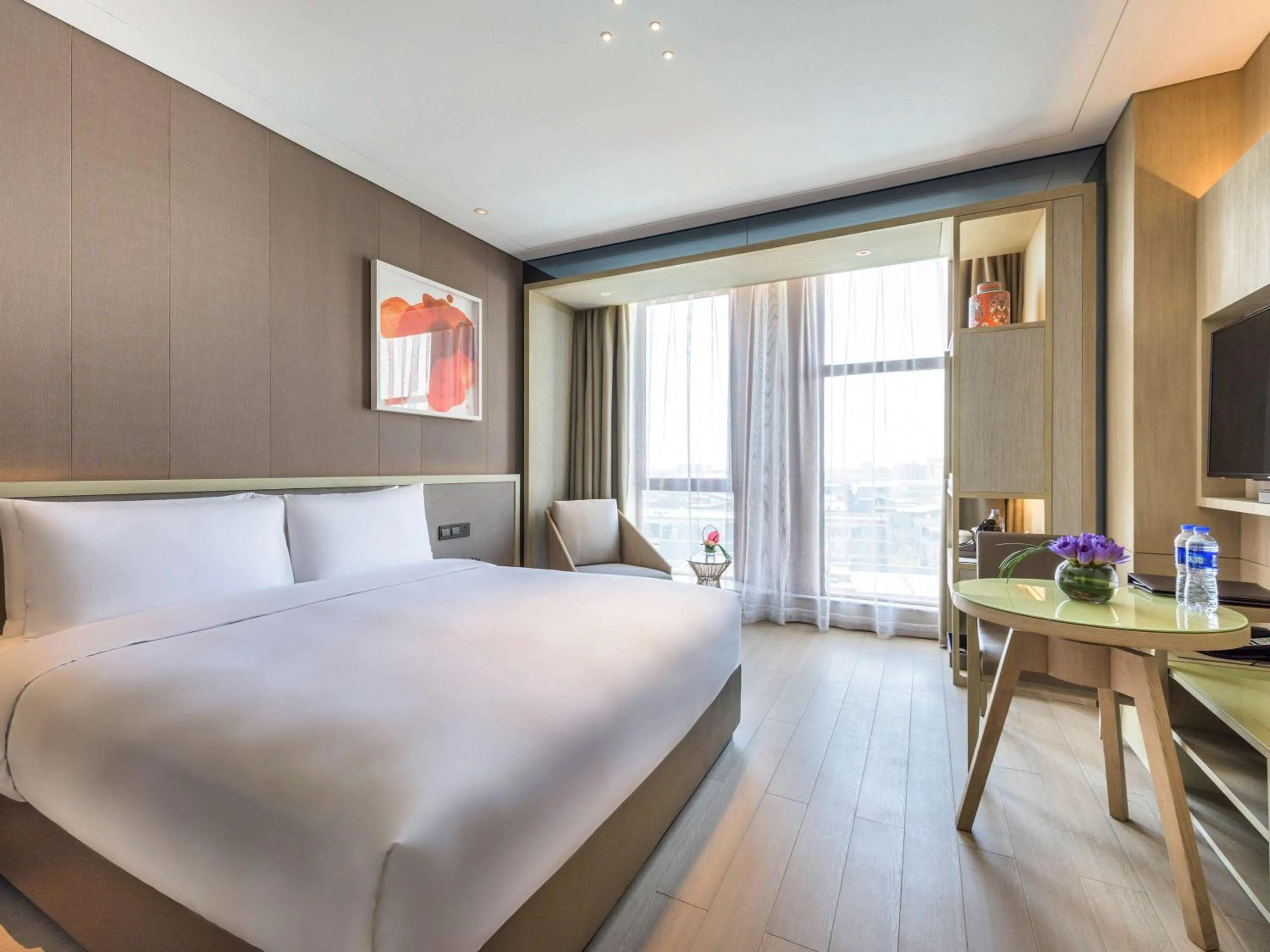 Photo of the whole room, Bed in Novotel Shanghai Clover