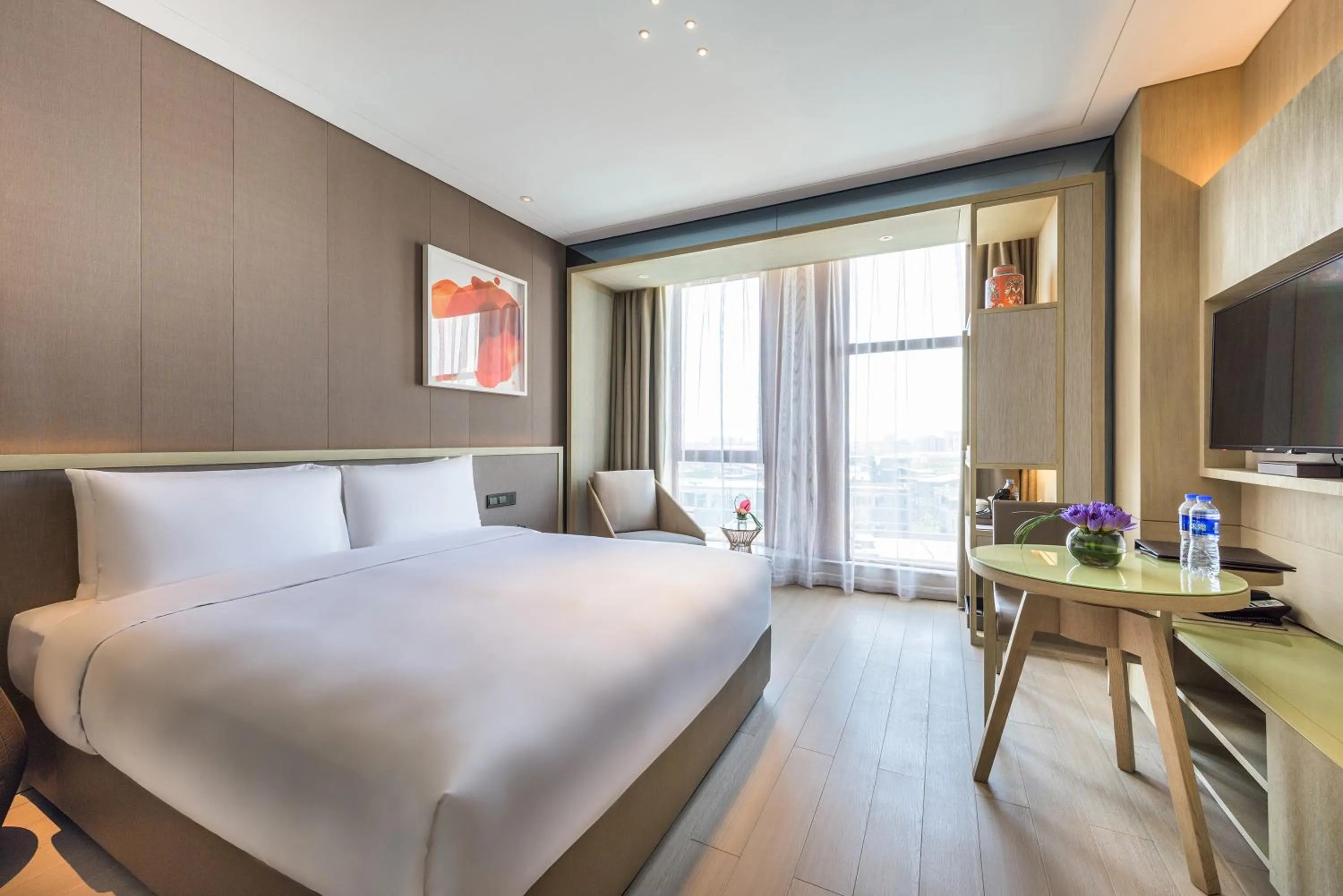 Photo of the whole room, Bed in Novotel Shanghai Clover