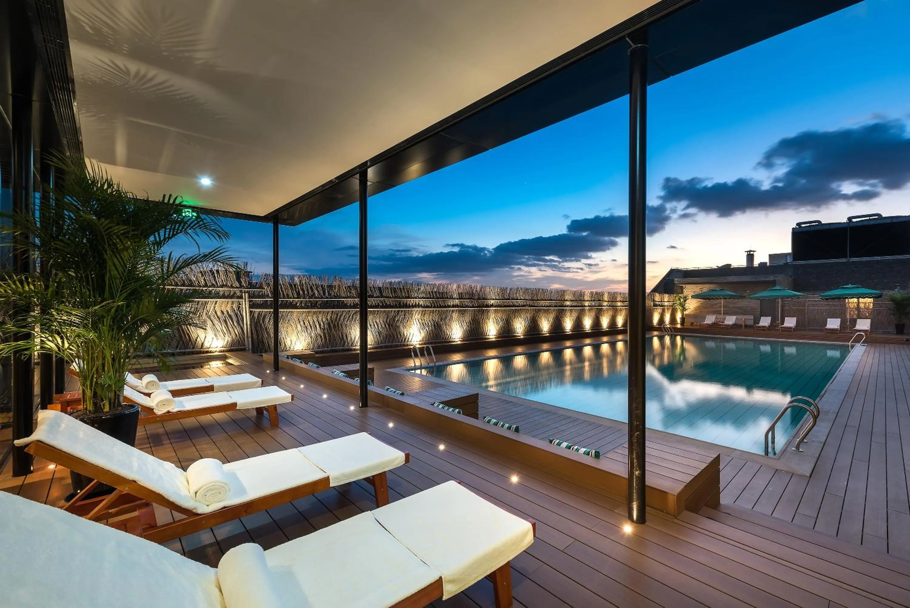 Swimming pool in Novotel Shanghai Clover