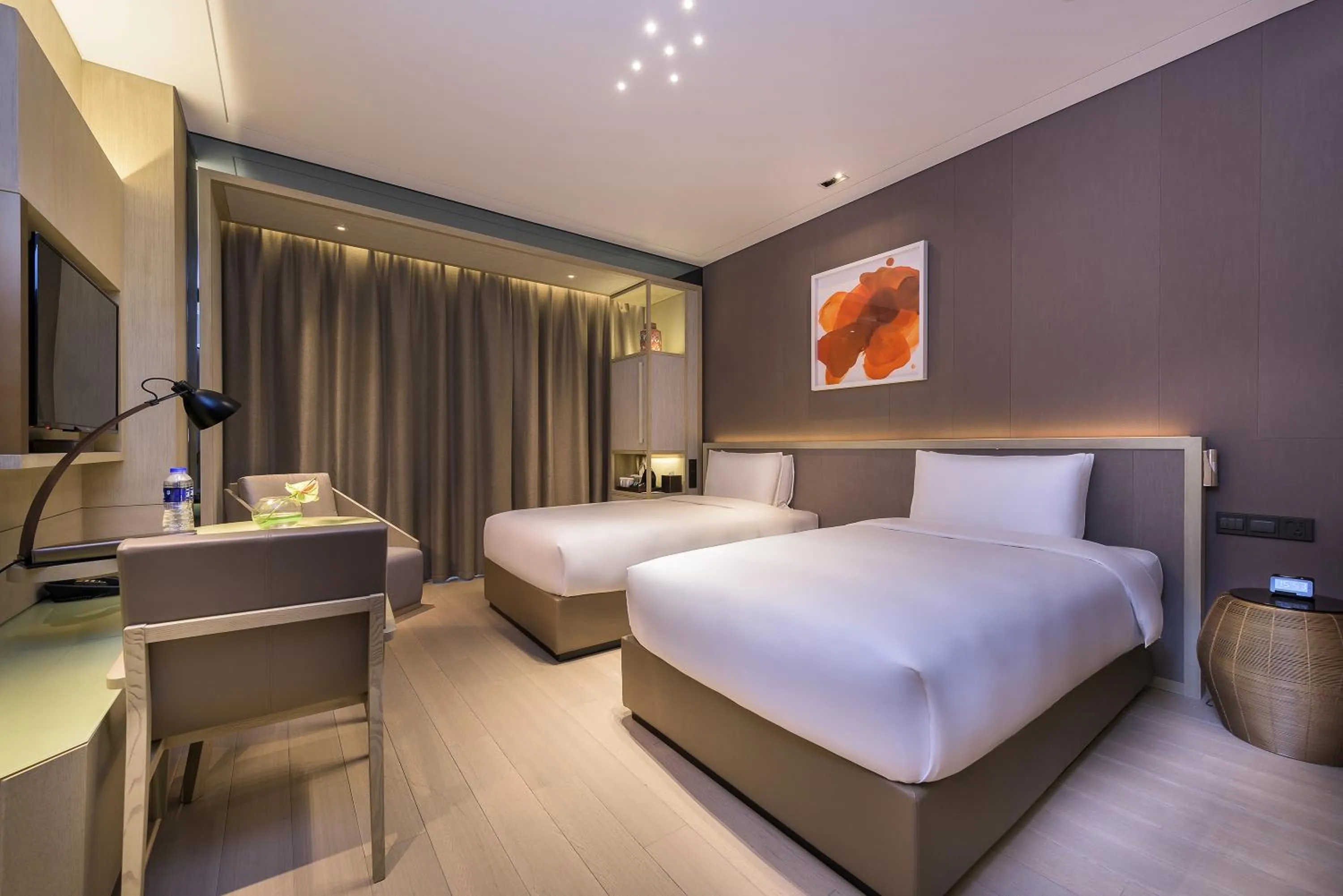 Photo of the whole room, Bed in Novotel Shanghai Clover