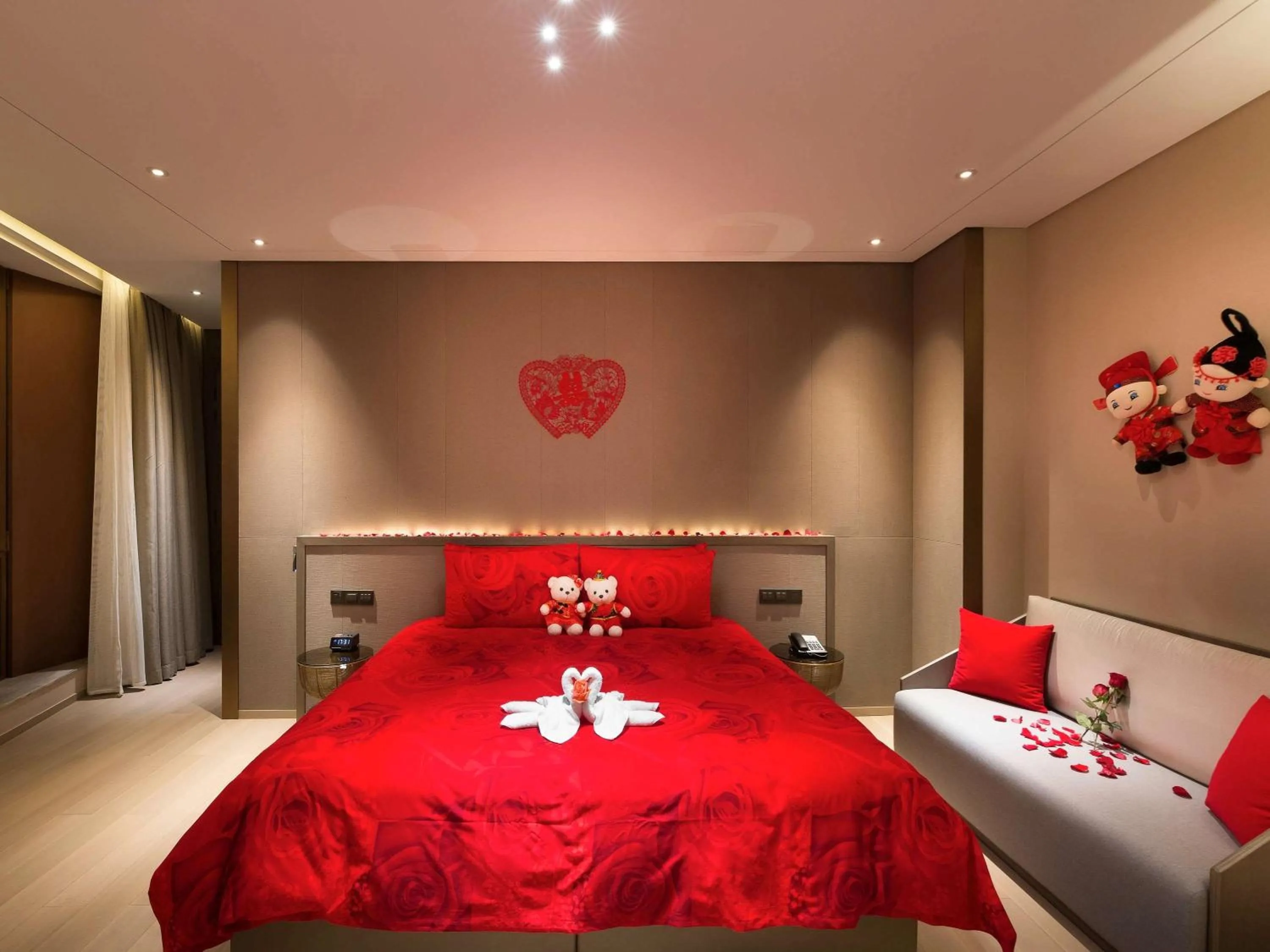 Photo of the whole room, Bed in Novotel Shanghai Clover