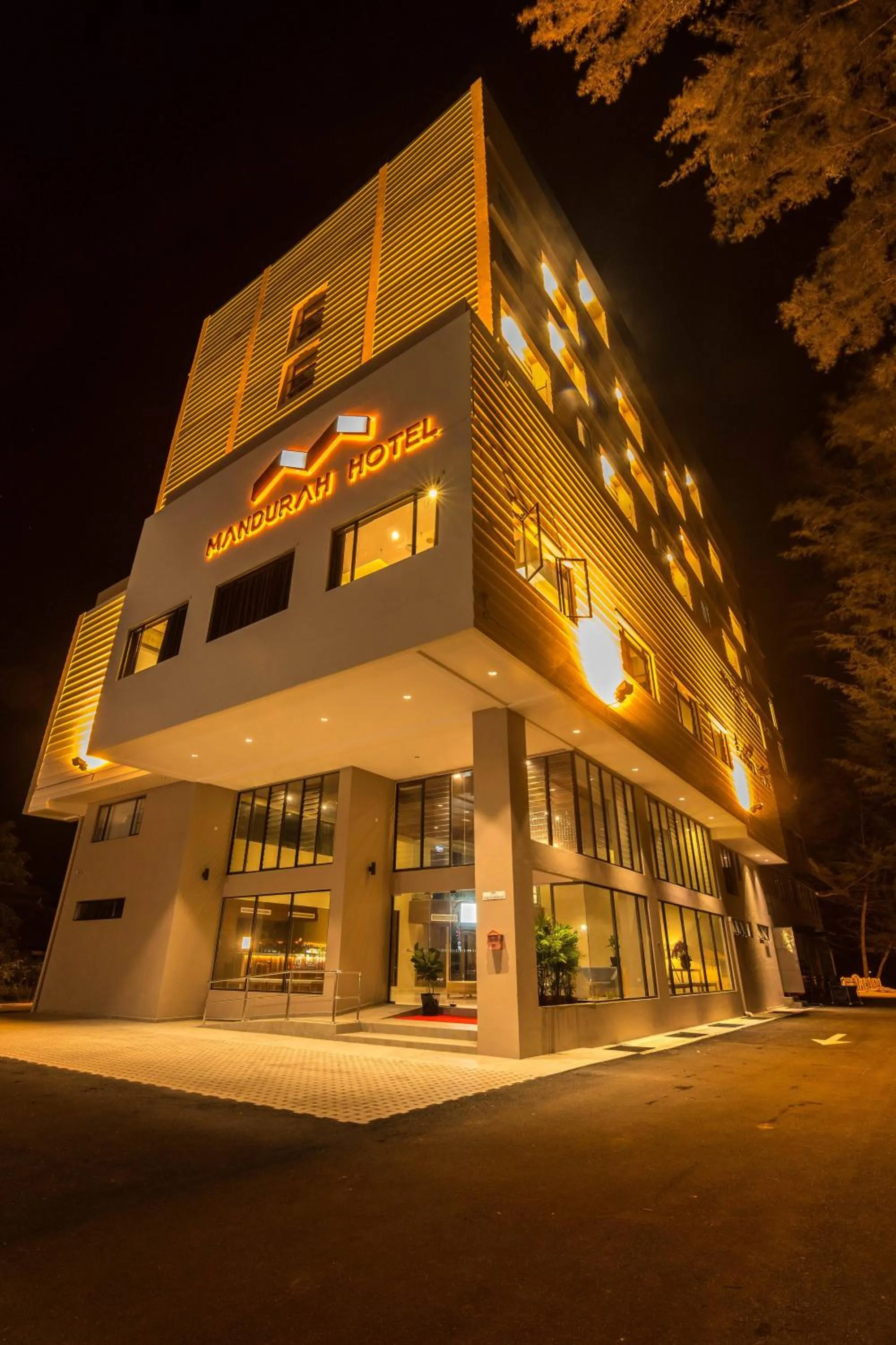 Property building in Mandurah Hotel