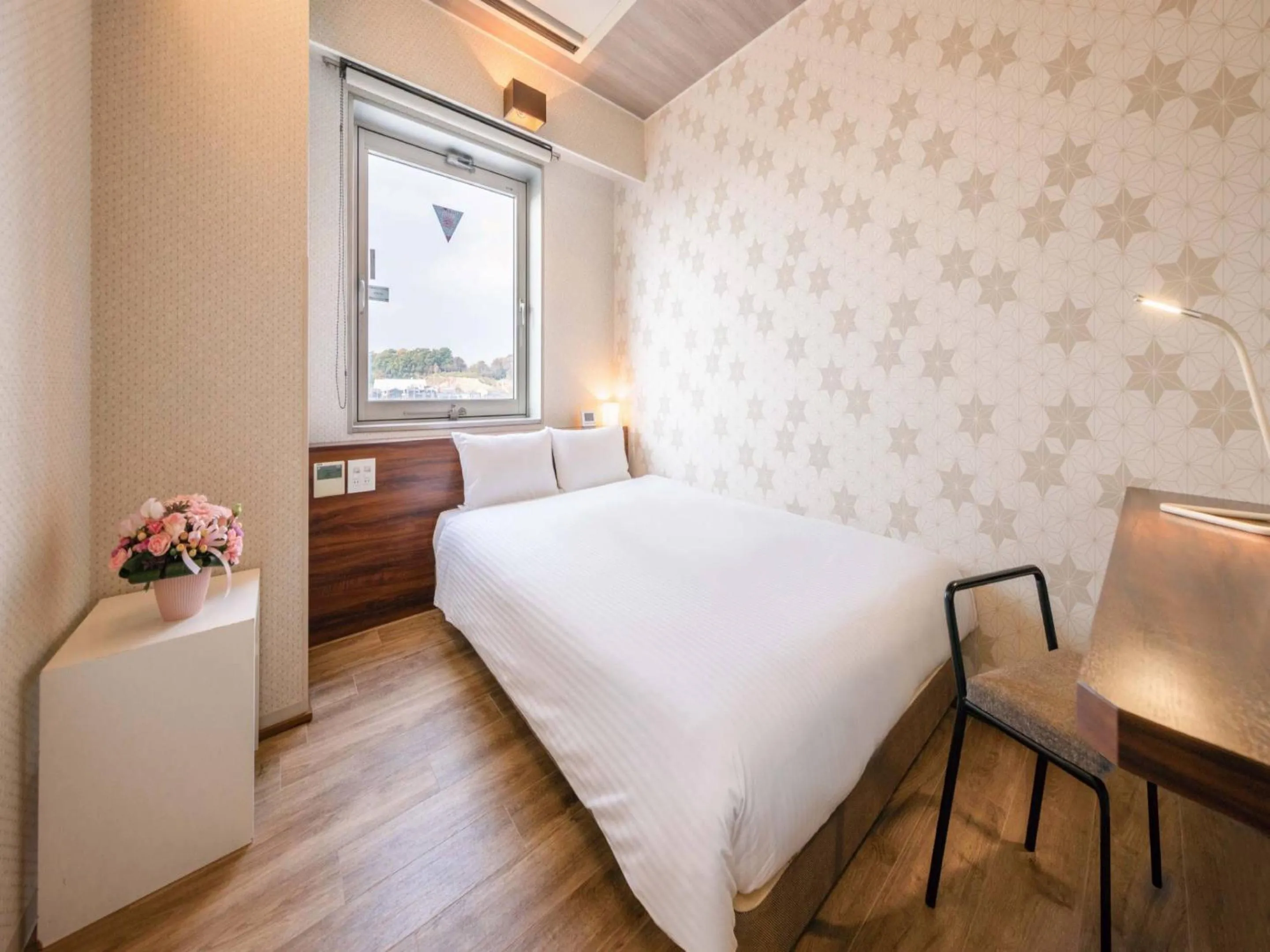 Photo of the whole room, Bed in Tokai City Hotel