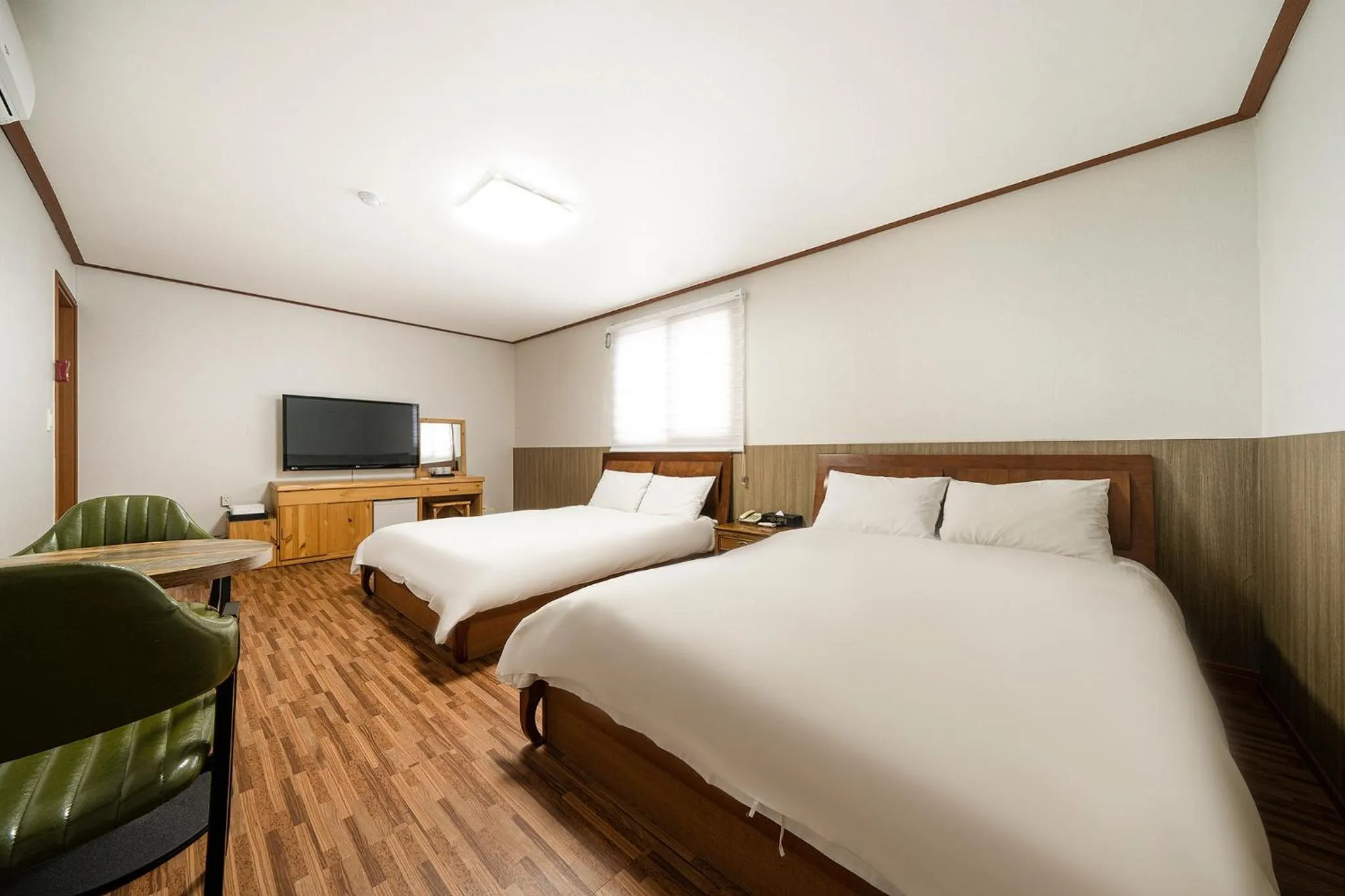 Bed in Fantastic Ocean View Sydney Hotel