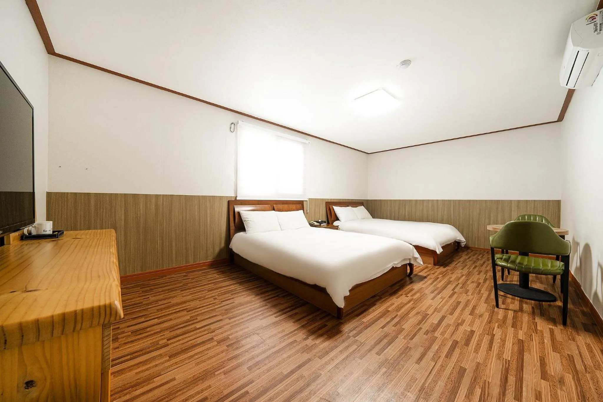 Bed in Fantastic Ocean View Sydney Hotel