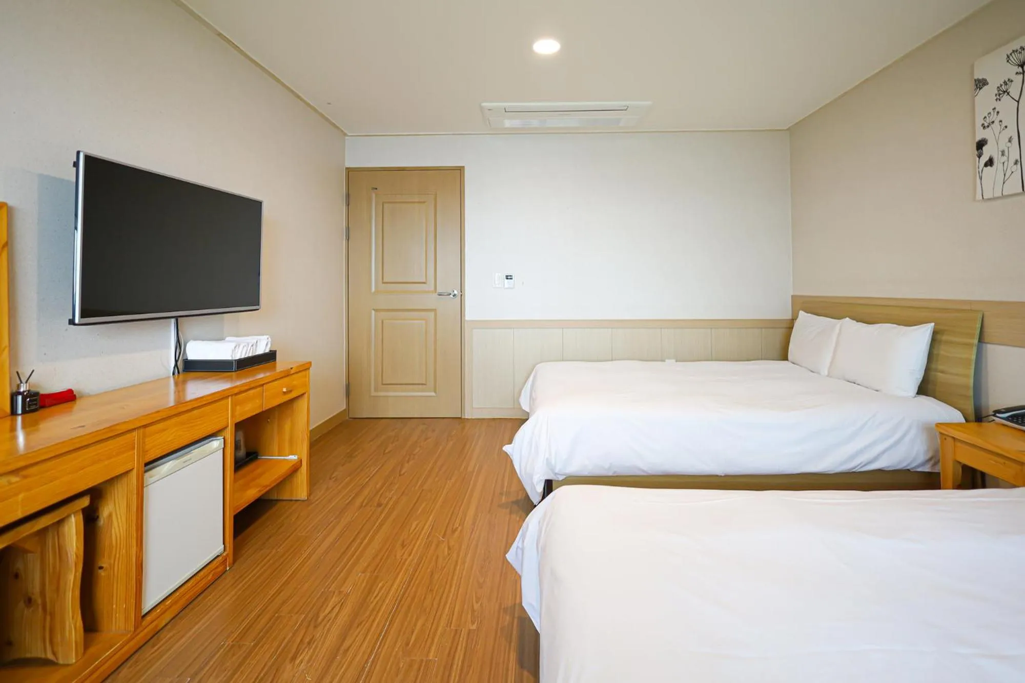 Seating area in Fantastic Ocean View Sydney Hotel